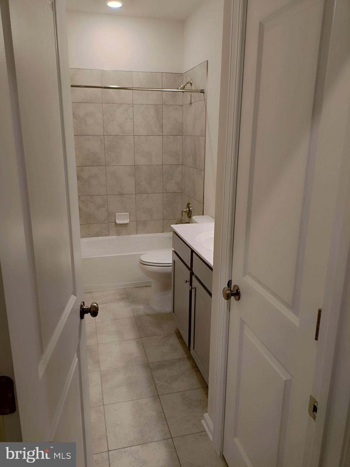 METRO WALK AT MOOREFIELD STATION - Residential Lease