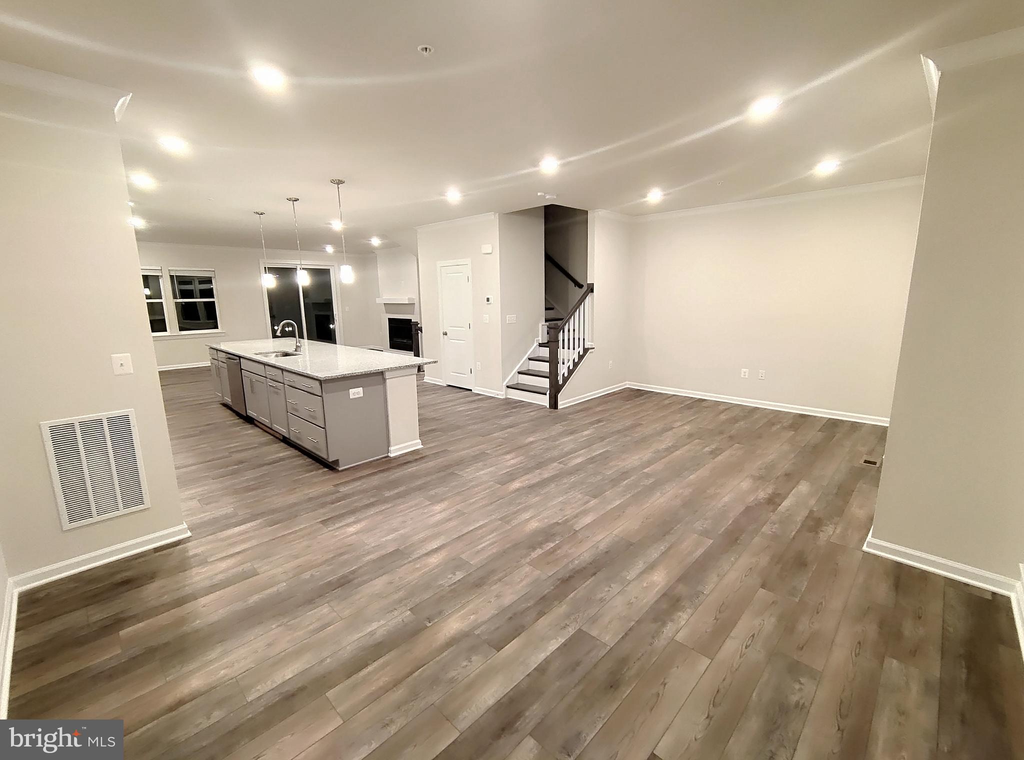 METRO WALK AT MOOREFIELD STATION - Residential Lease