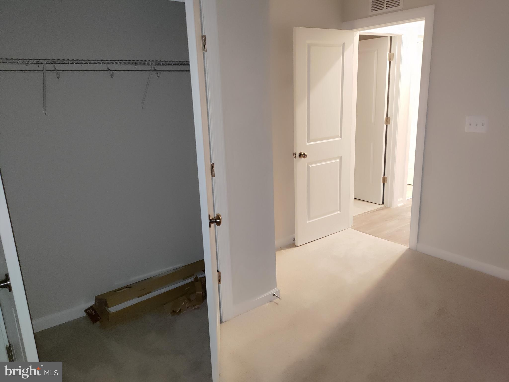 METRO WALK AT MOOREFIELD STATION - Residential Lease