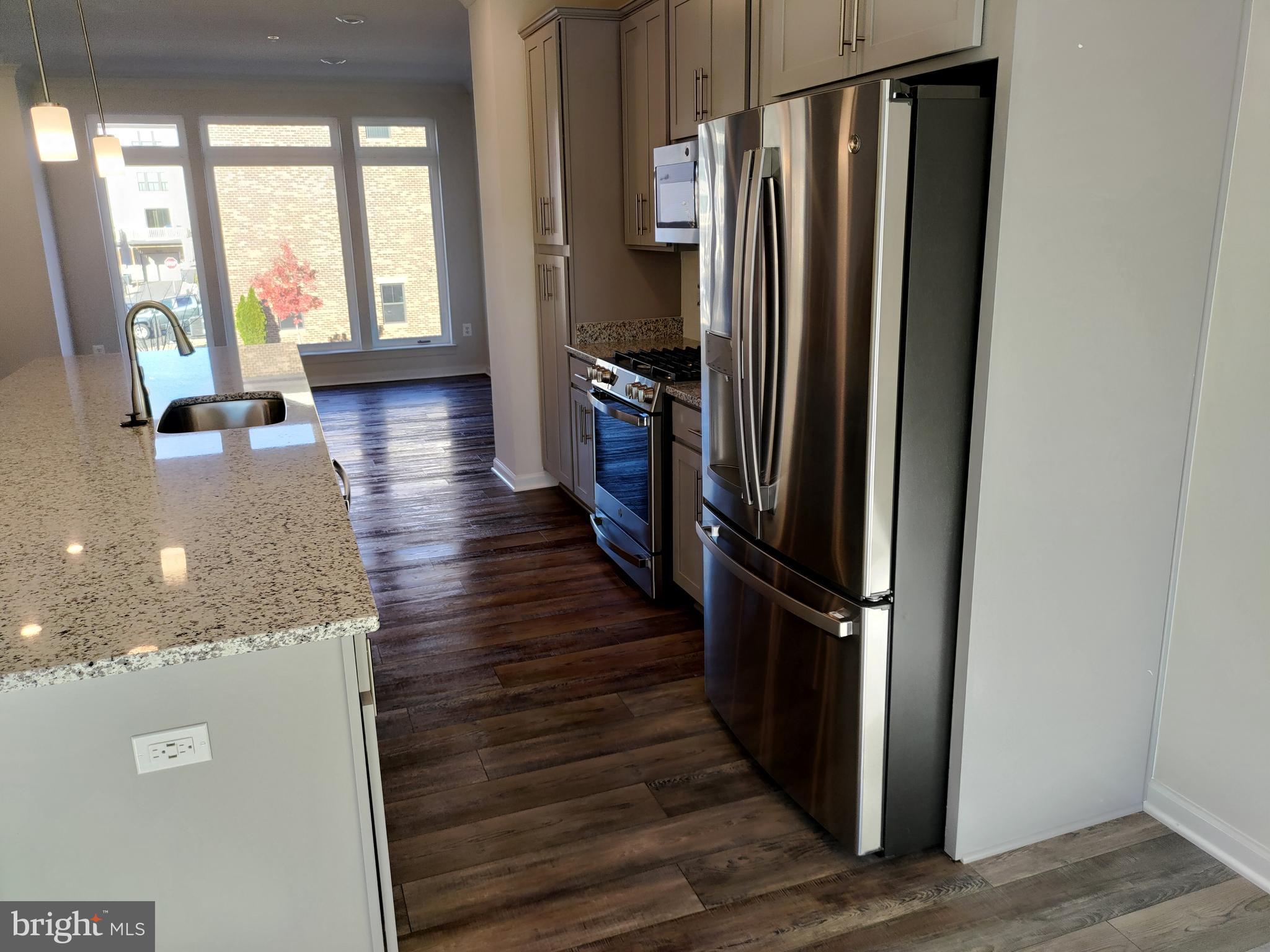 METRO WALK AT MOOREFIELD STATION - Residential Lease