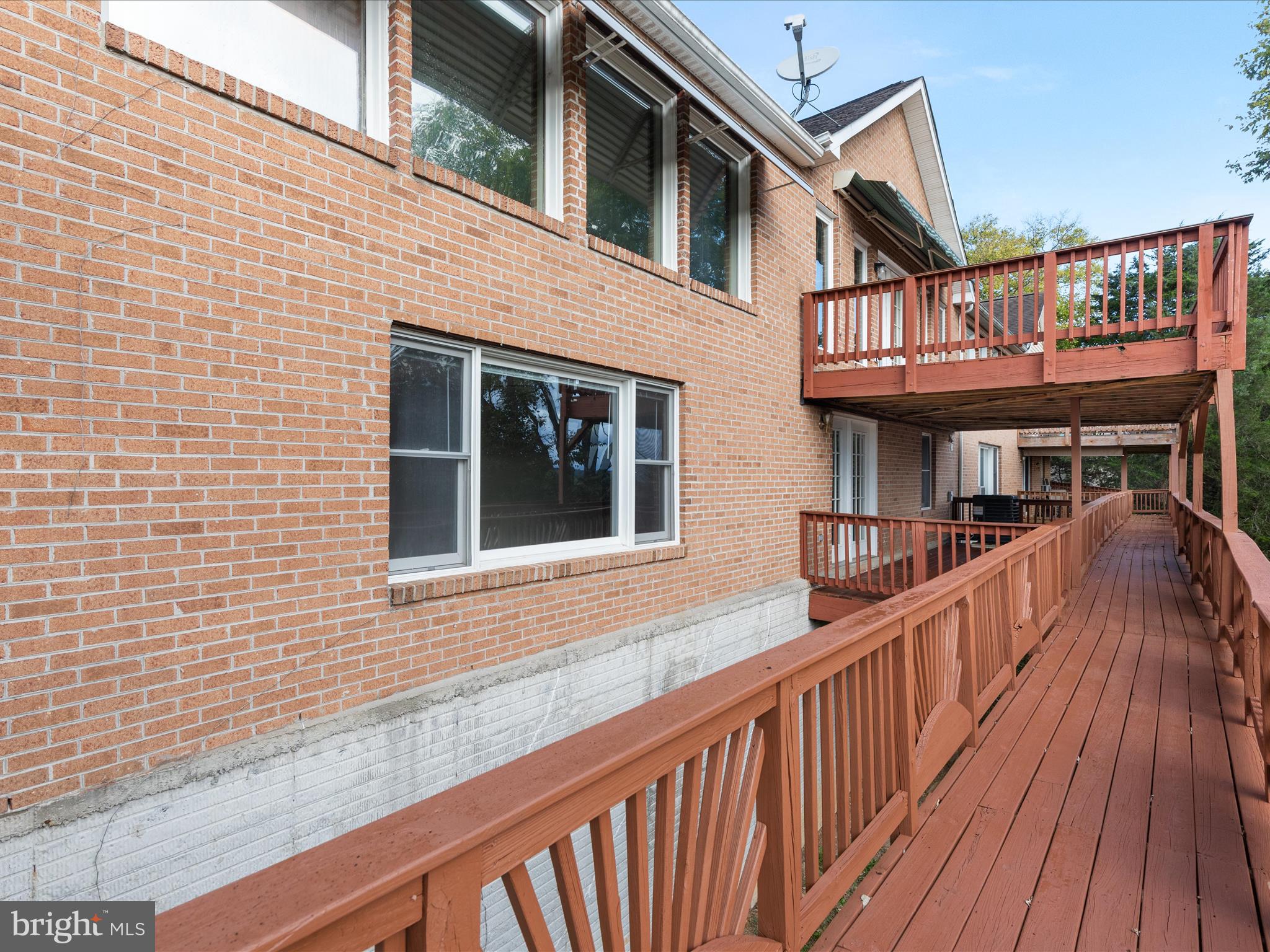 DAVIS STRASBURG - Residential Lease