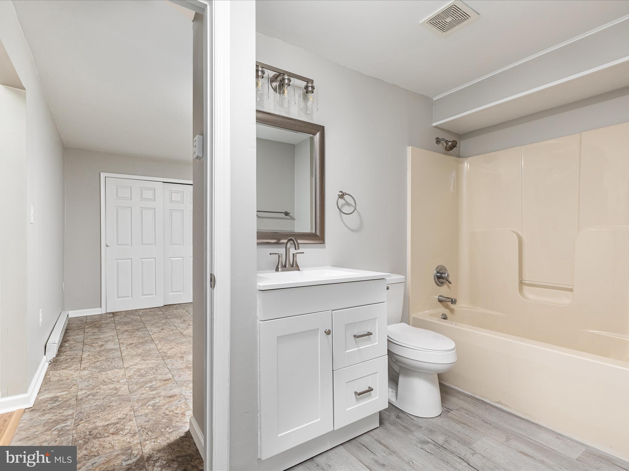 DAVIS STRASBURG - Residential Lease