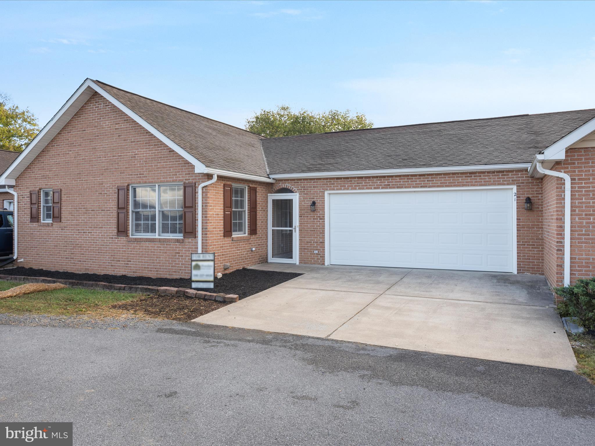 DAVIS STRASBURG - Residential Lease