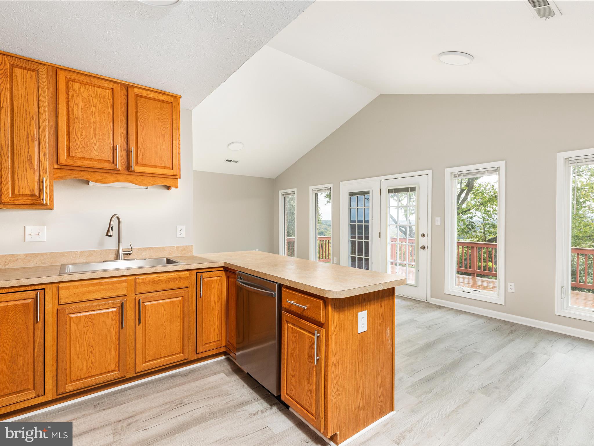 DAVIS STRASBURG - Residential Lease