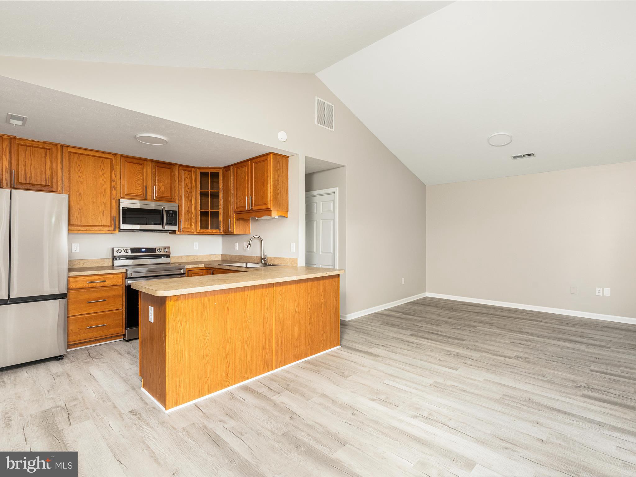 DAVIS STRASBURG - Residential Lease