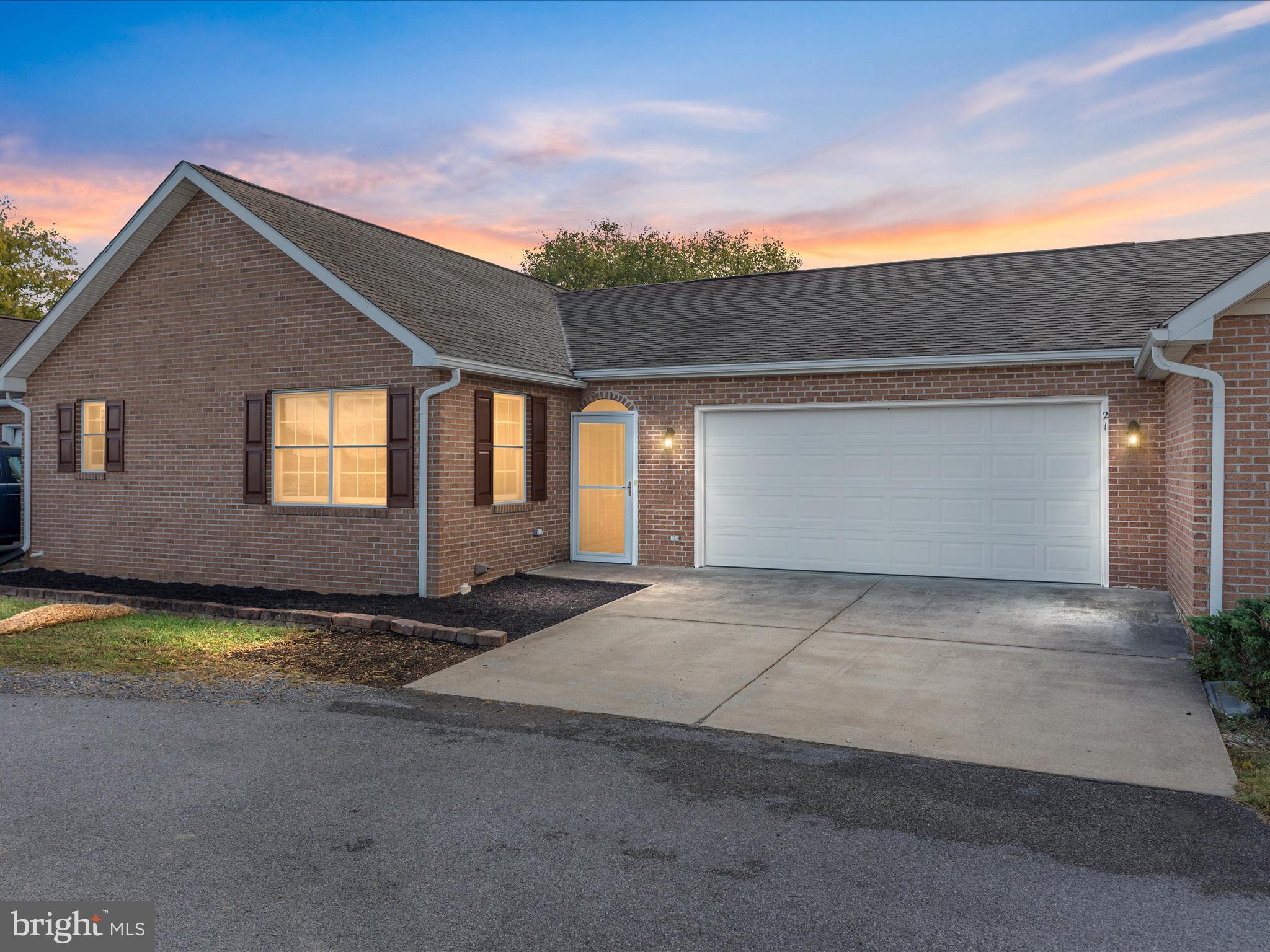 DAVIS STRASBURG - Residential Lease