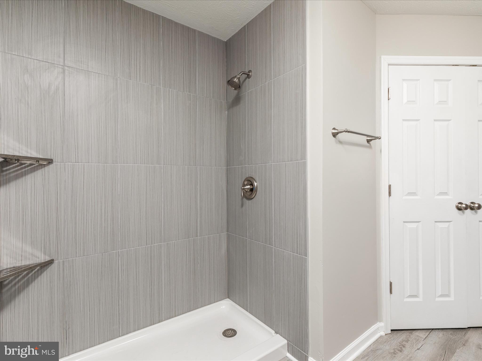 DAVIS STRASBURG - Residential Lease