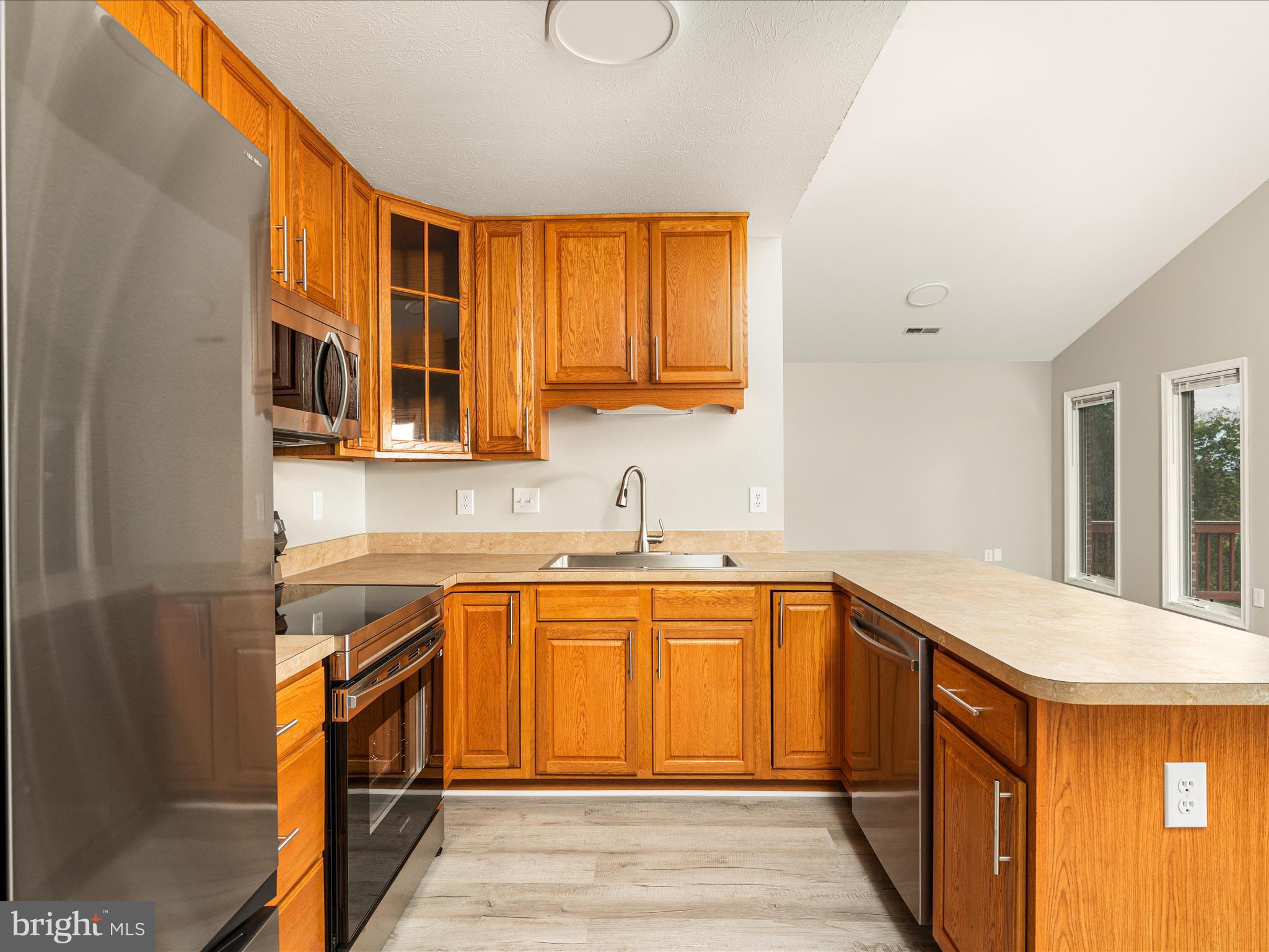 DAVIS STRASBURG - Residential Lease