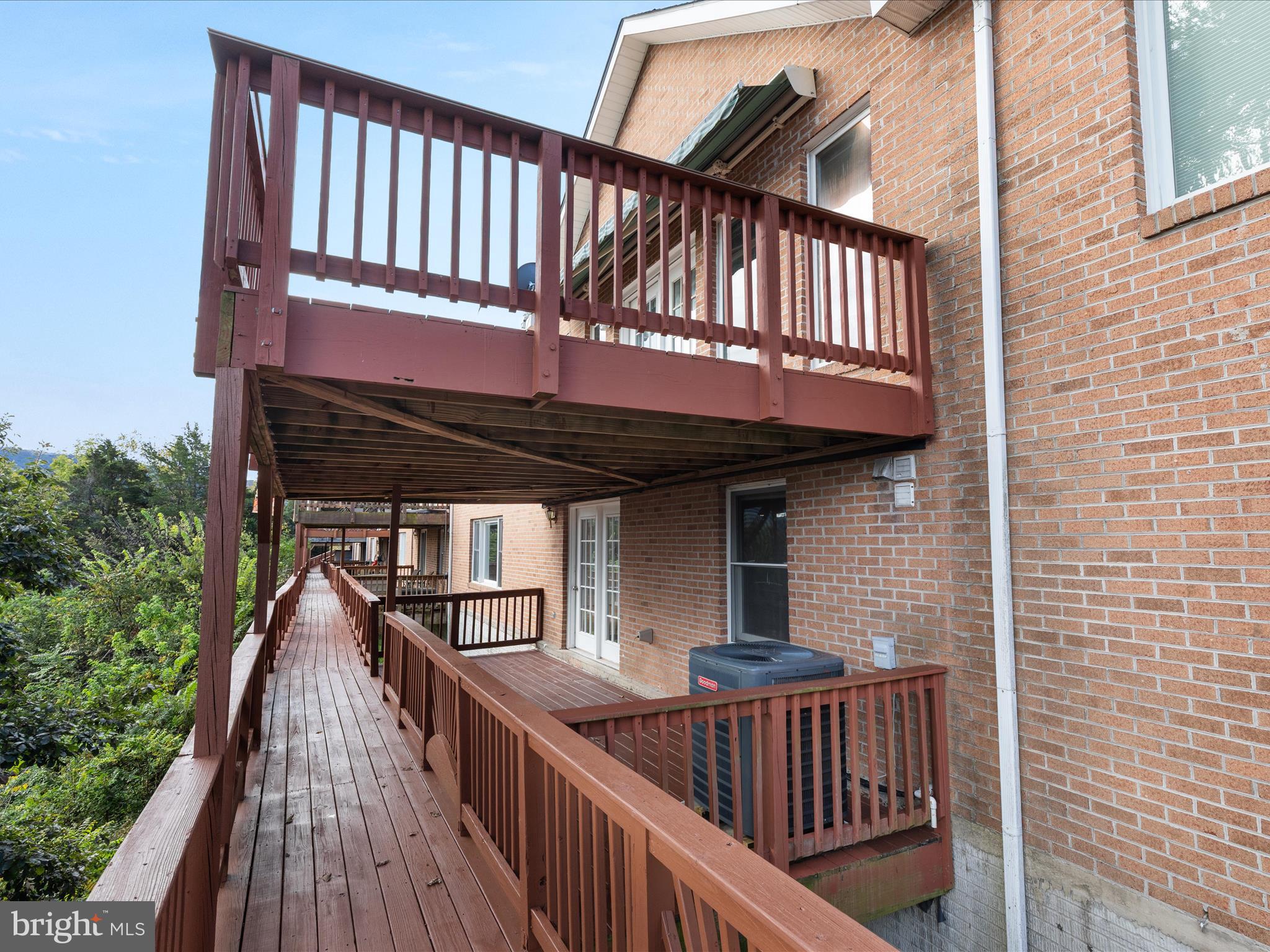 DAVIS STRASBURG - Residential Lease