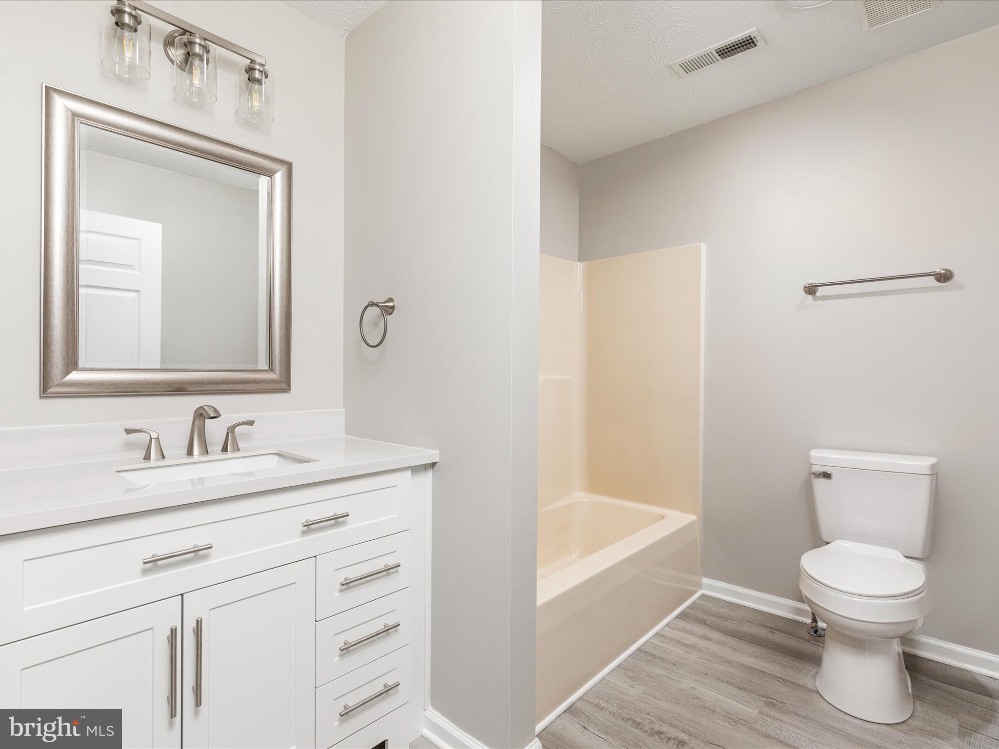 DAVIS STRASBURG - Residential Lease