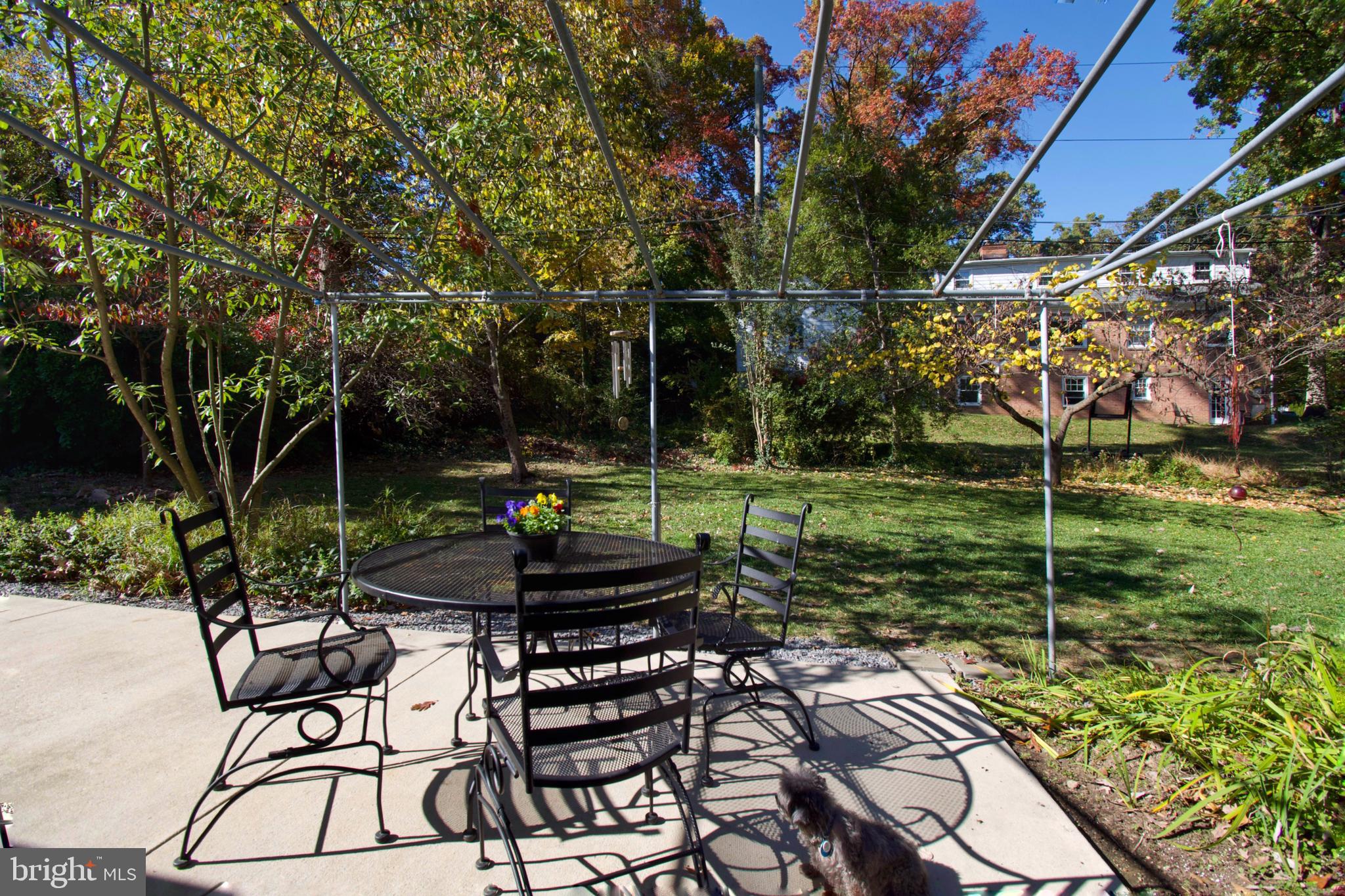500 HICKORY LN