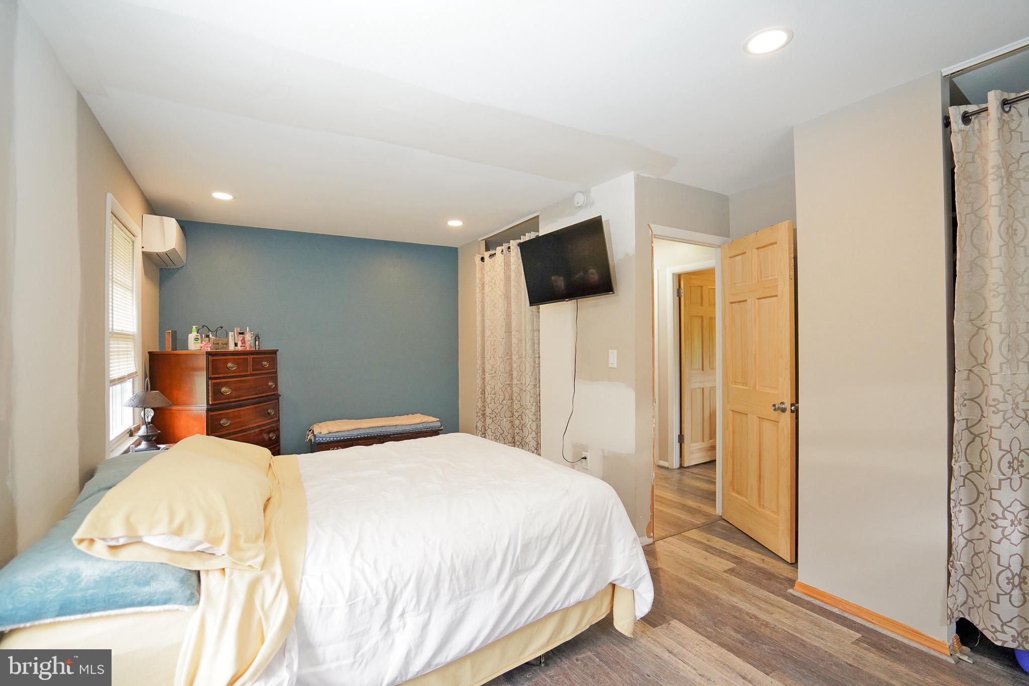 FOREST HILLS - Residential