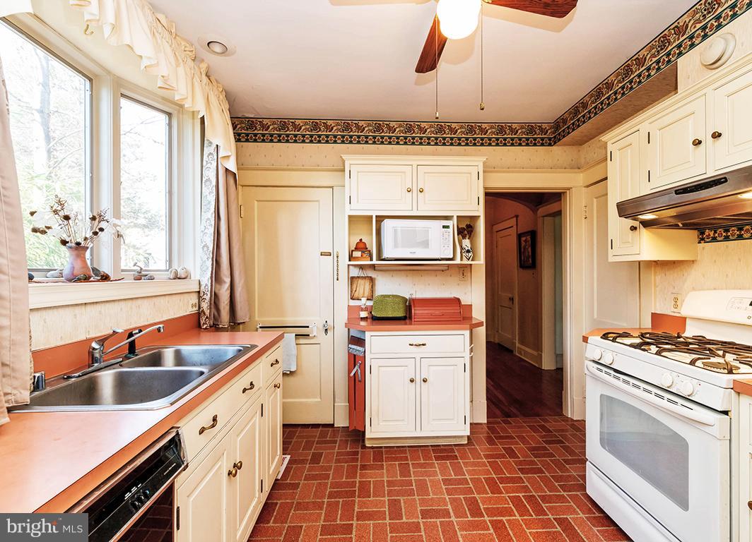 BELVEDERE SQUARE - Residential