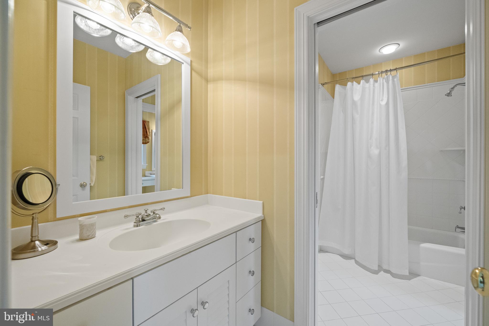 APPLEBROOK - Residential