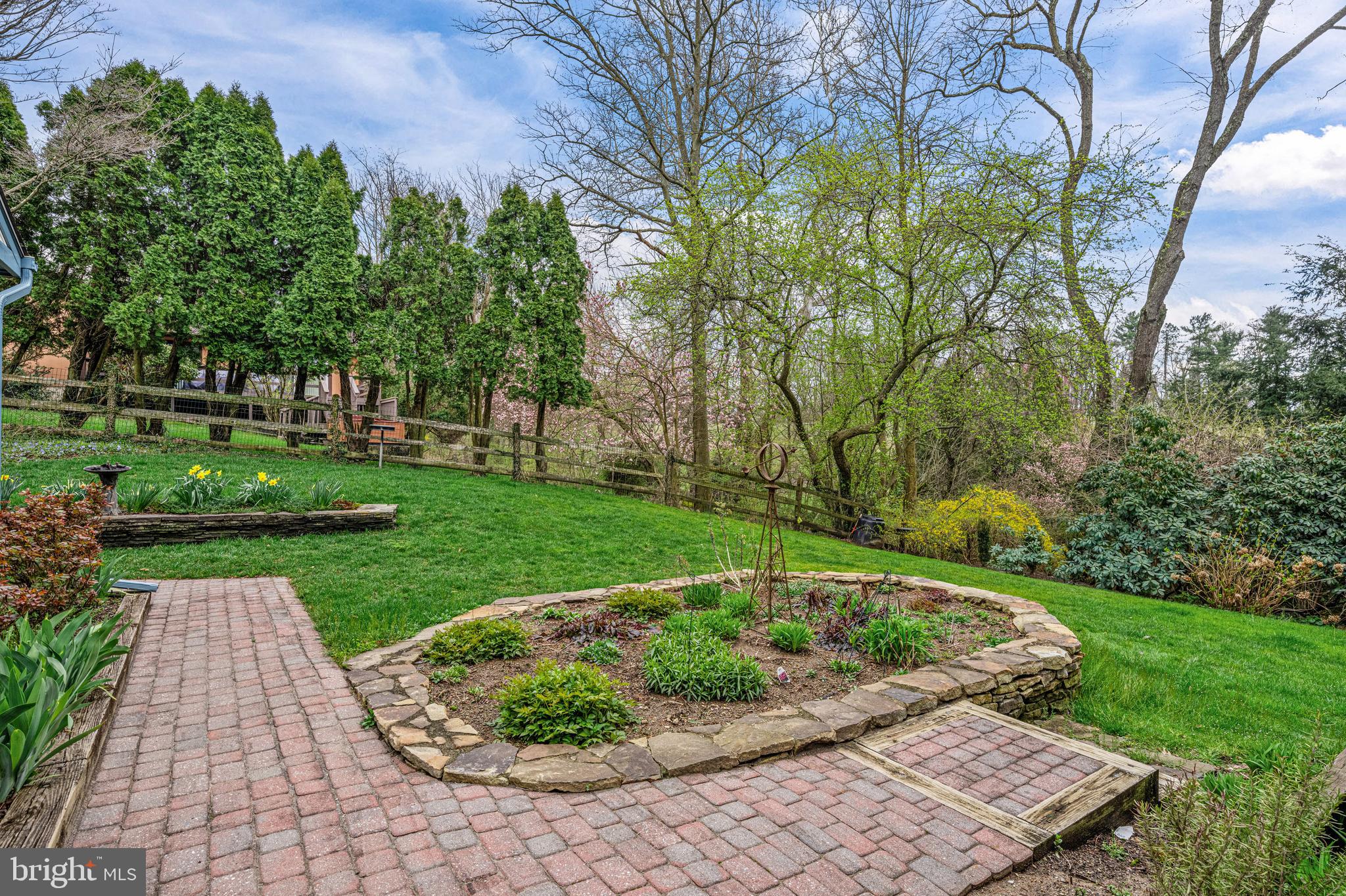 RADNOR CHASE - Residential