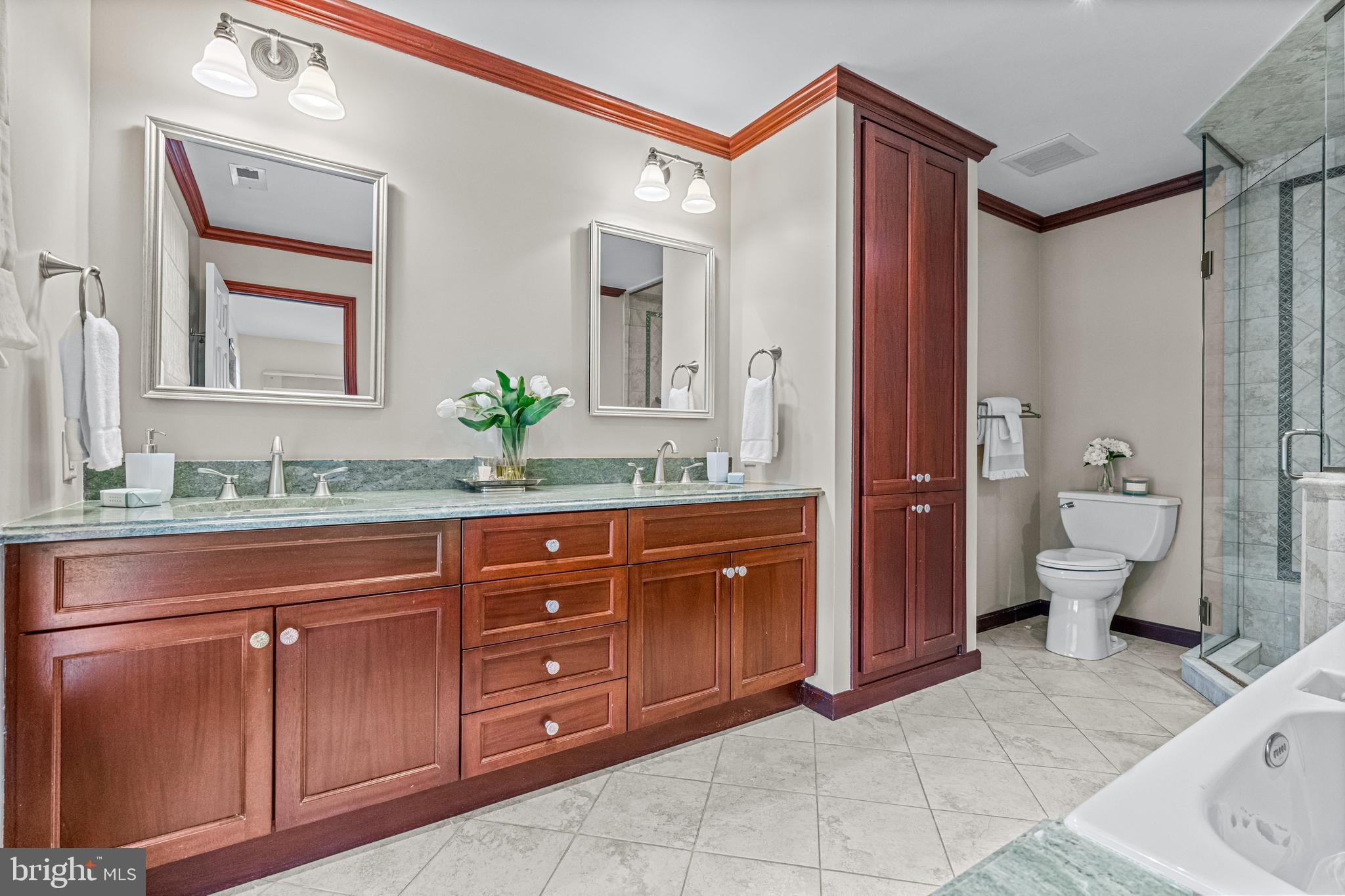 RADNOR CHASE - Residential