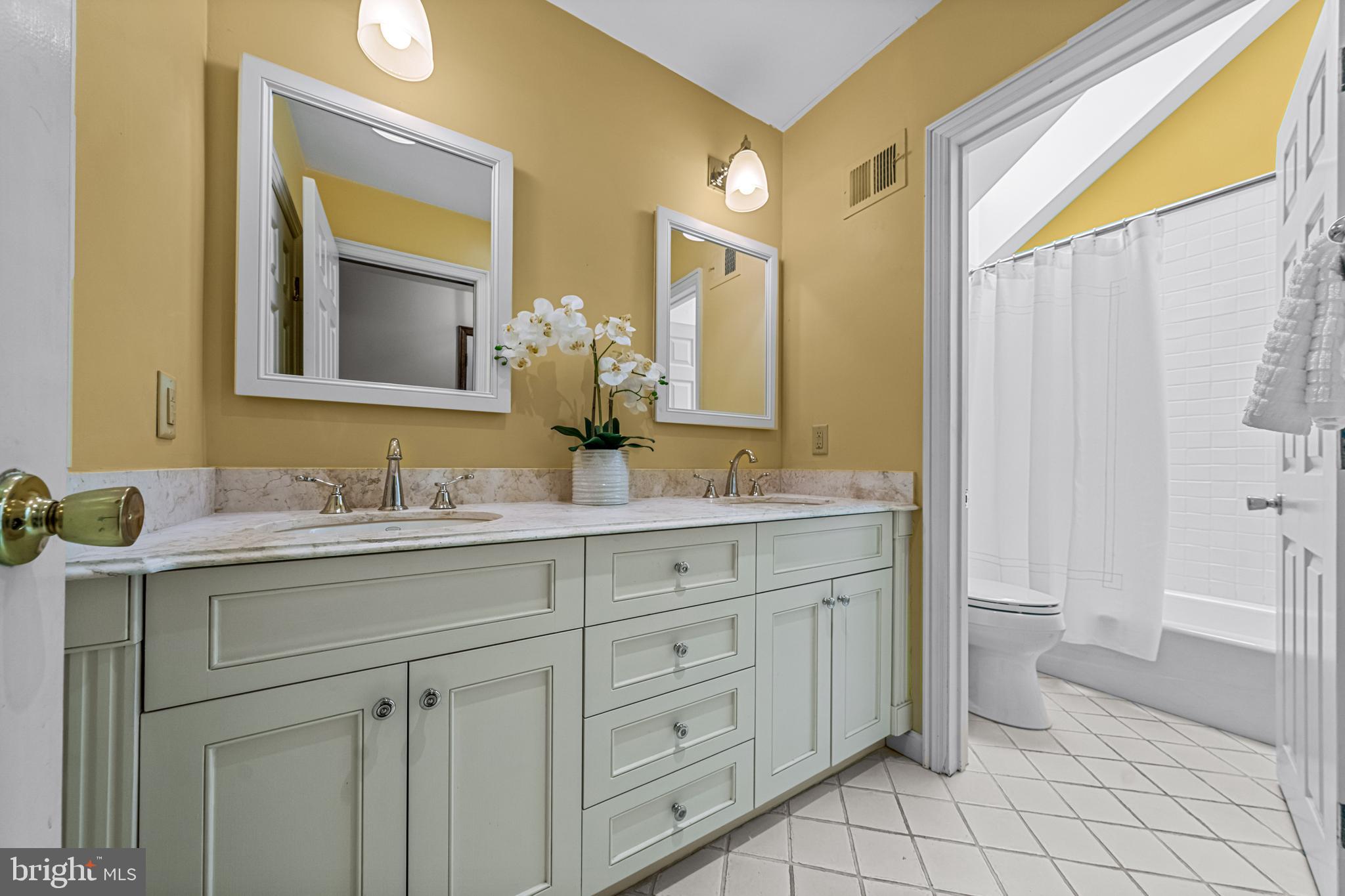 RADNOR CHASE - Residential