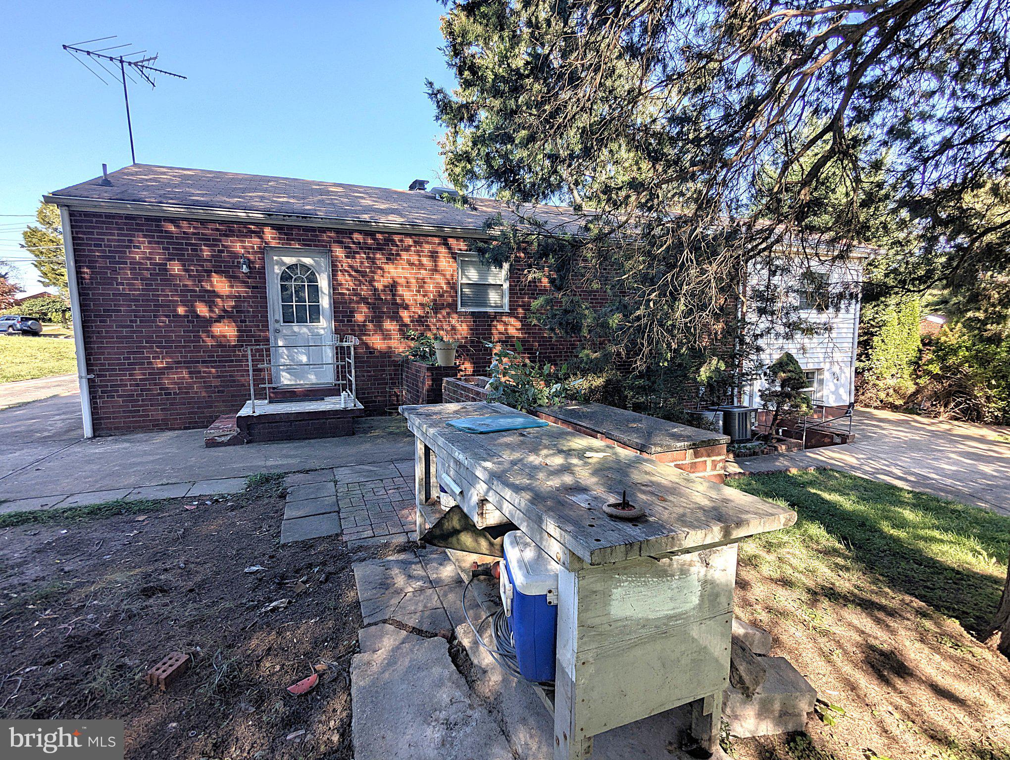3215 APEX CIRCLE