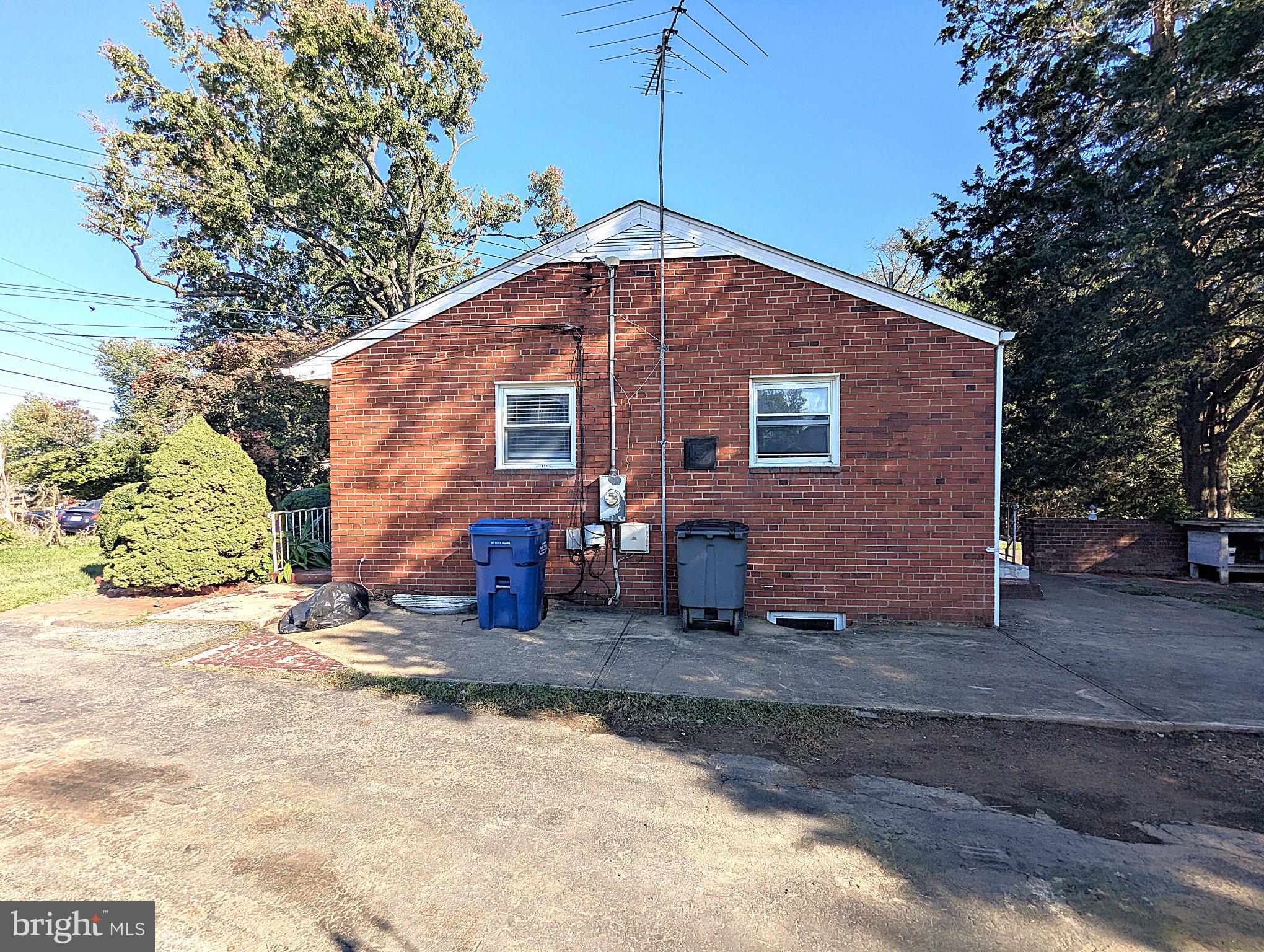 3215 APEX CIRCLE