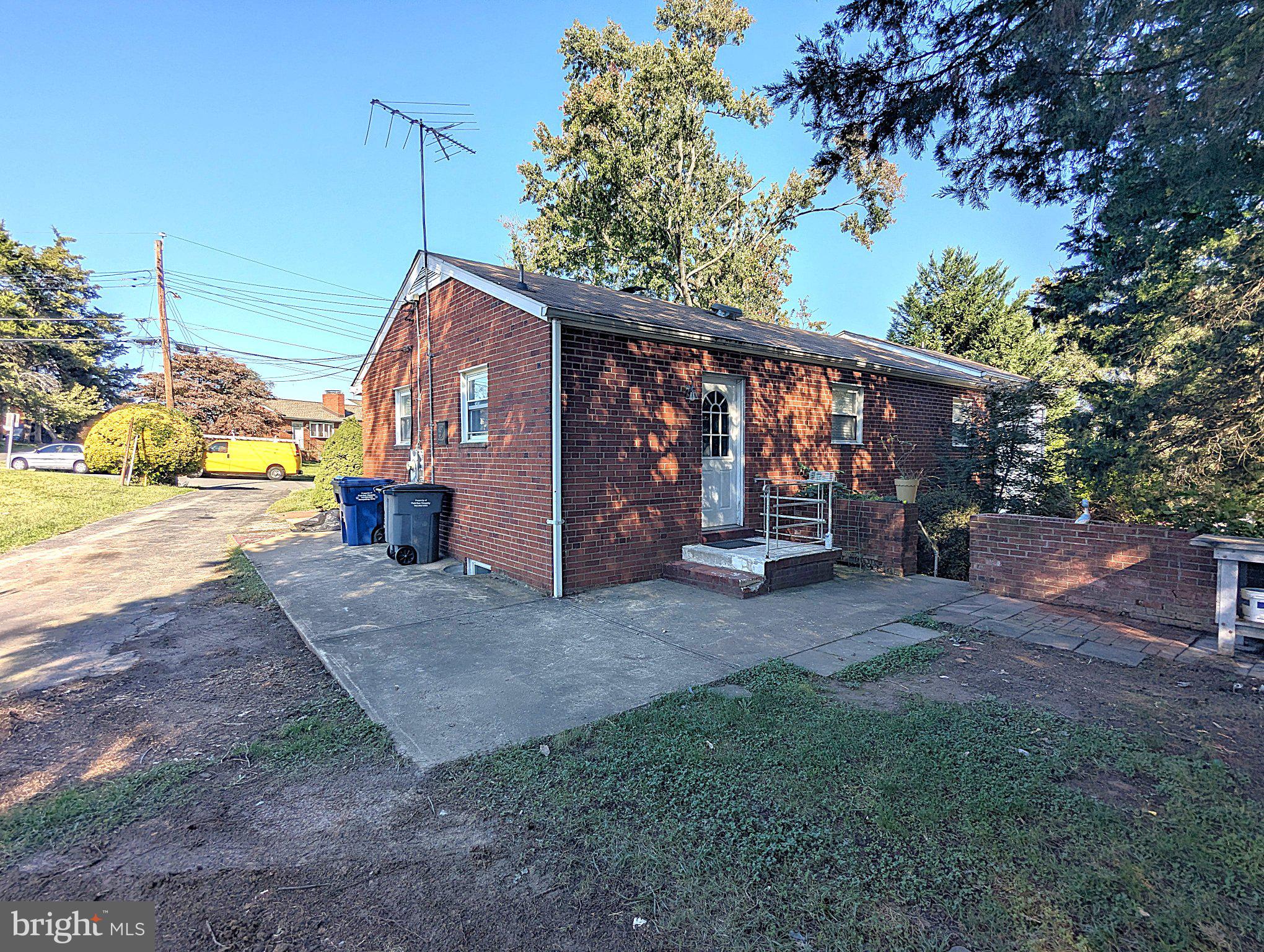 3215 APEX CIRCLE