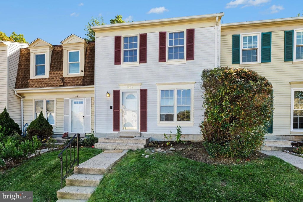 Photo of 939 Holborn Court, STERLING, VA 20164 (MLS # VALO2138936)
