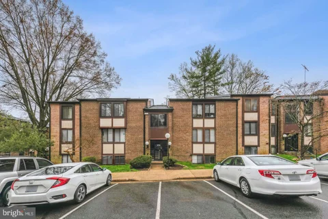 9715 Kings Crown Court Unit 002, Fairfax, VA MLS: VAFX2341338