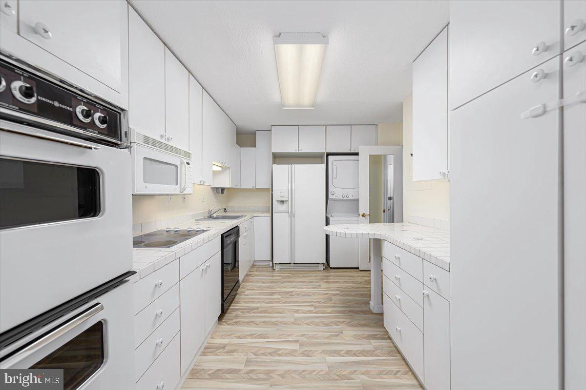 WATERGATE AT LANDMARK - Residential