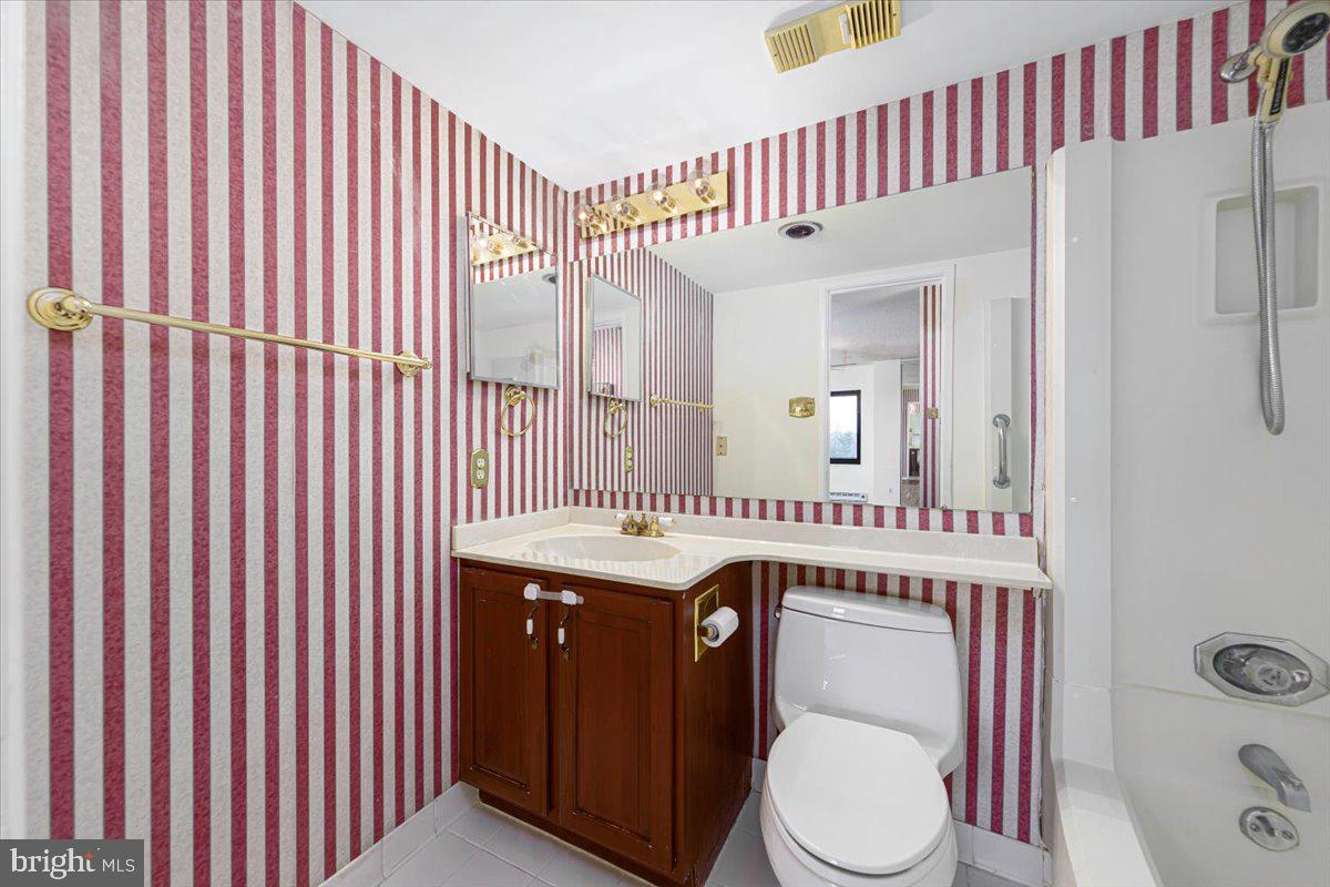 WATERGATE AT LANDMARK - Residential