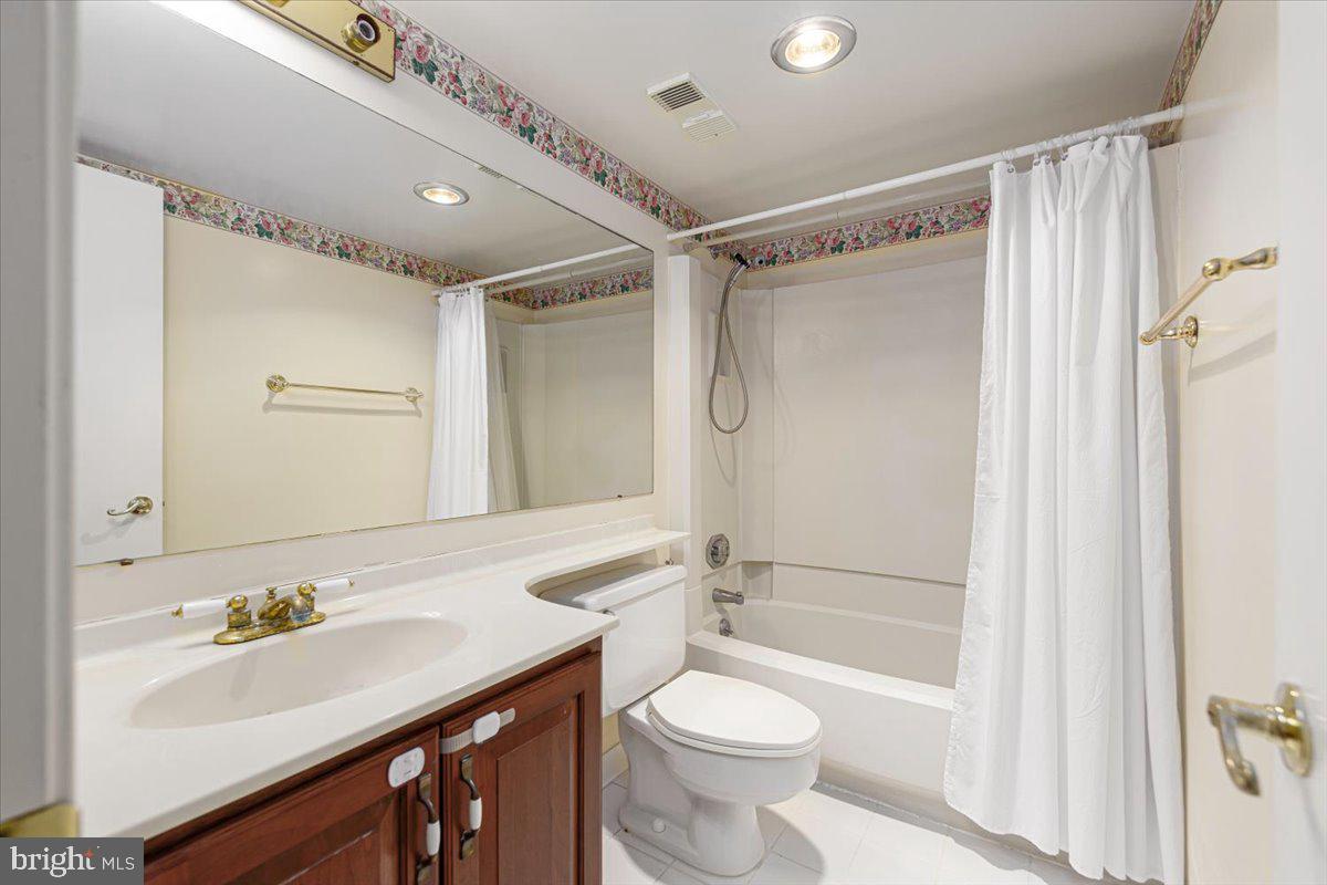 WATERGATE AT LANDMARK - Residential