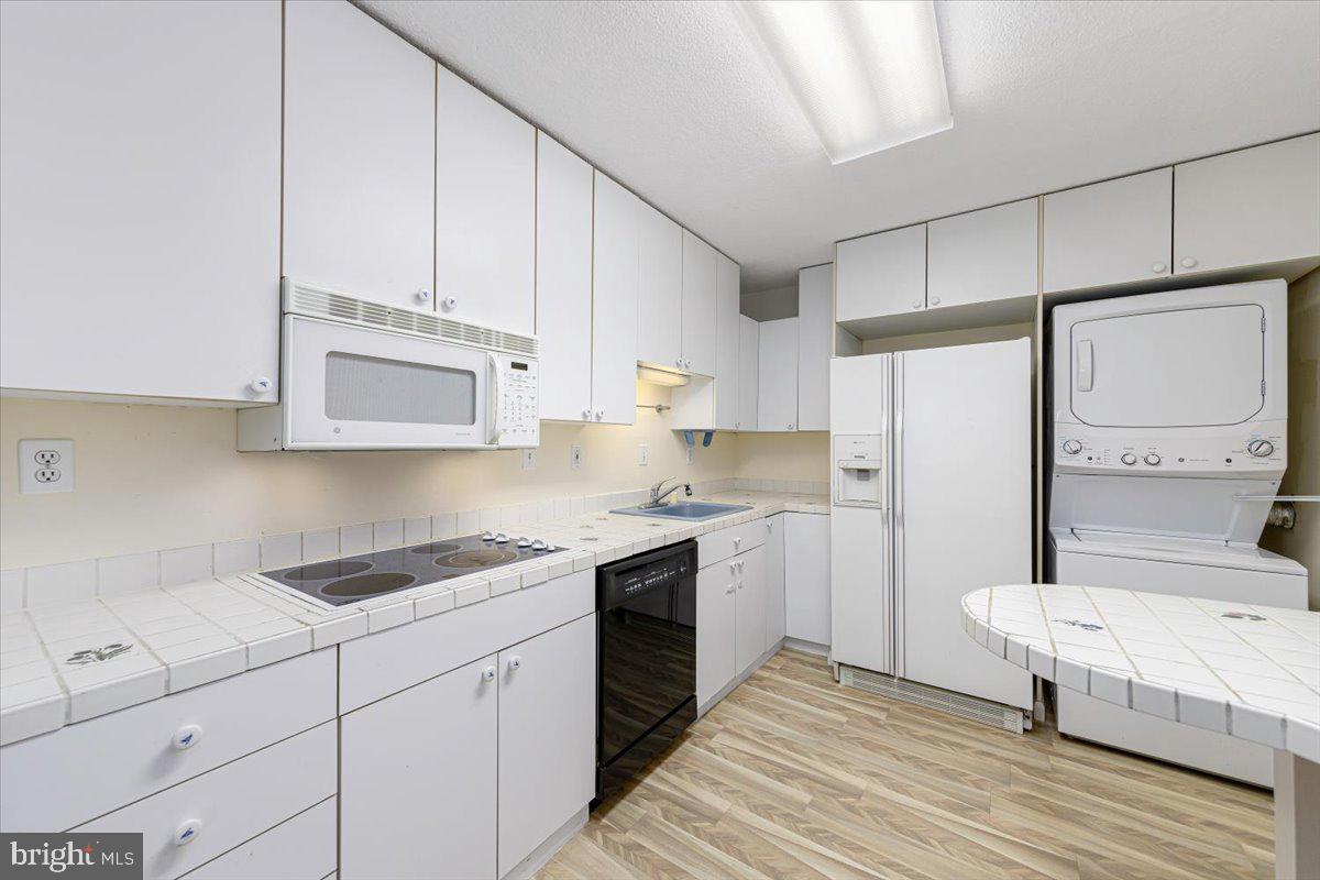 WATERGATE AT LANDMARK - Residential