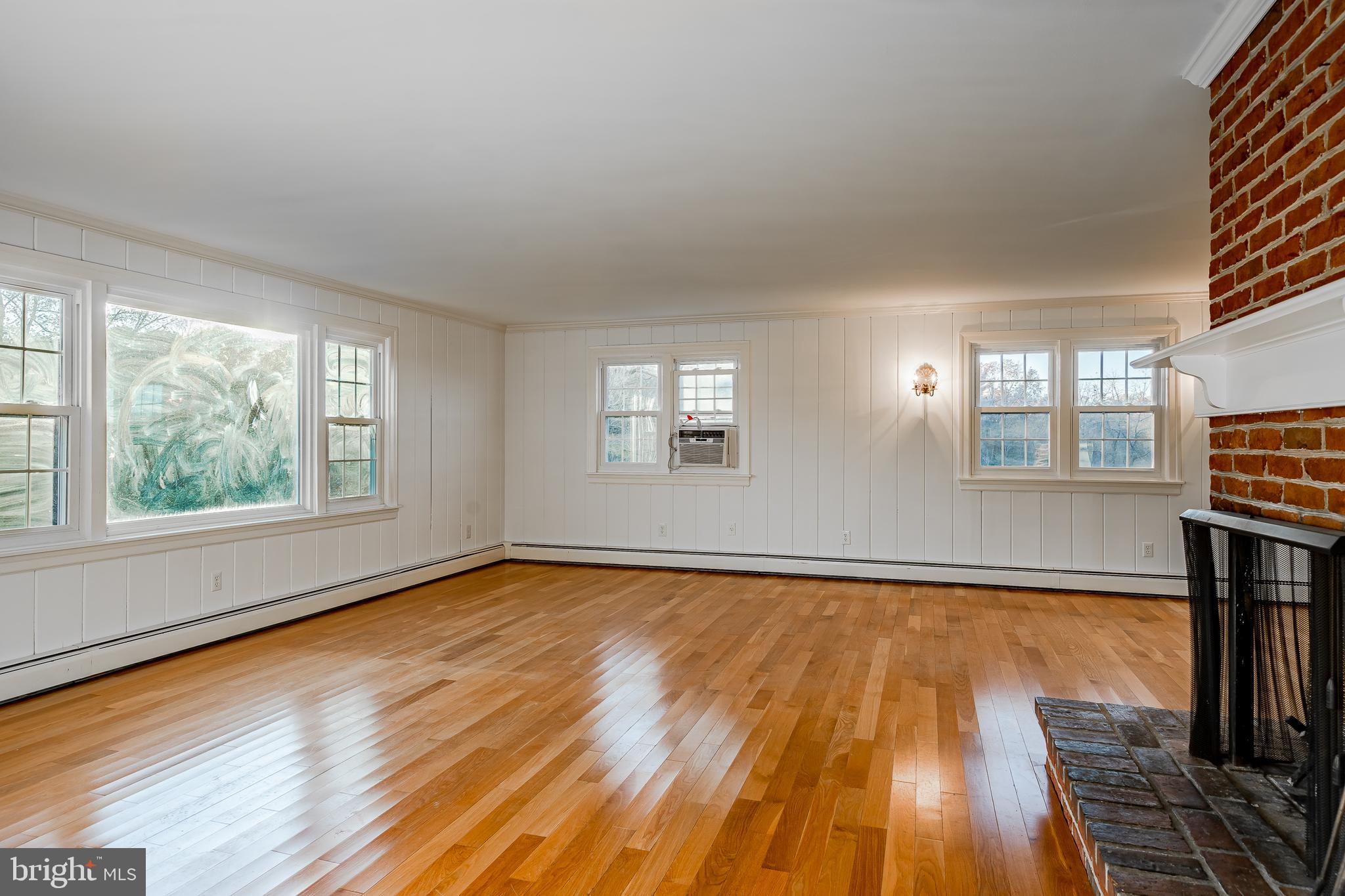 HUNT COUNTRY - Residential