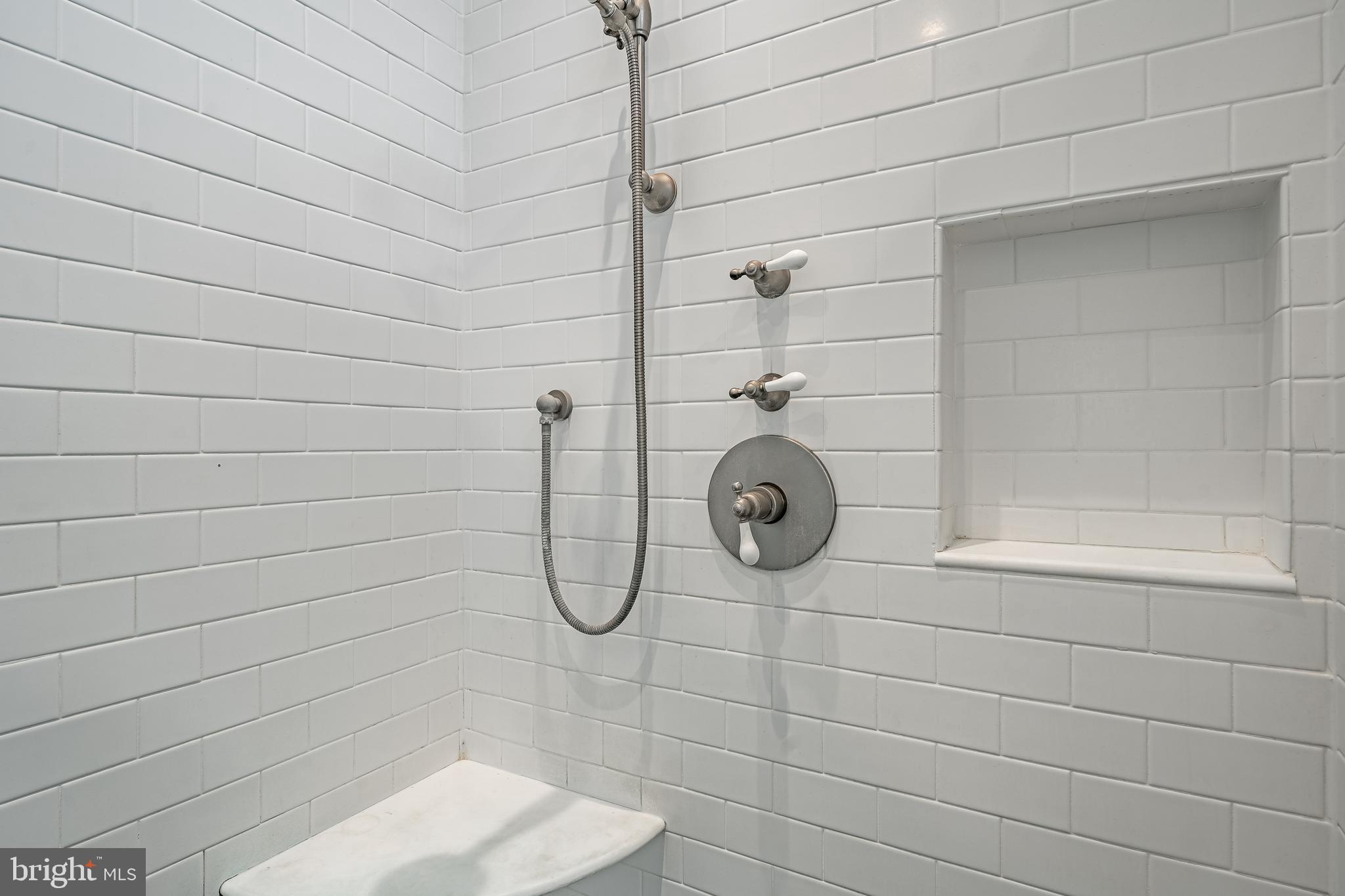 HUNT COUNTRY - Residential