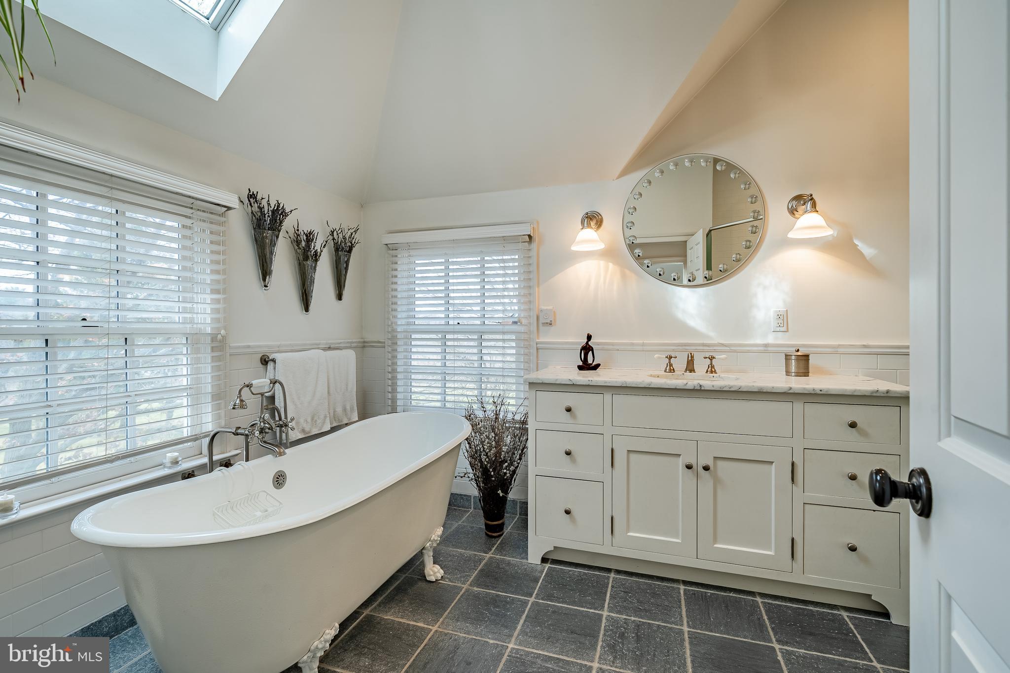 HUNT COUNTRY - Residential