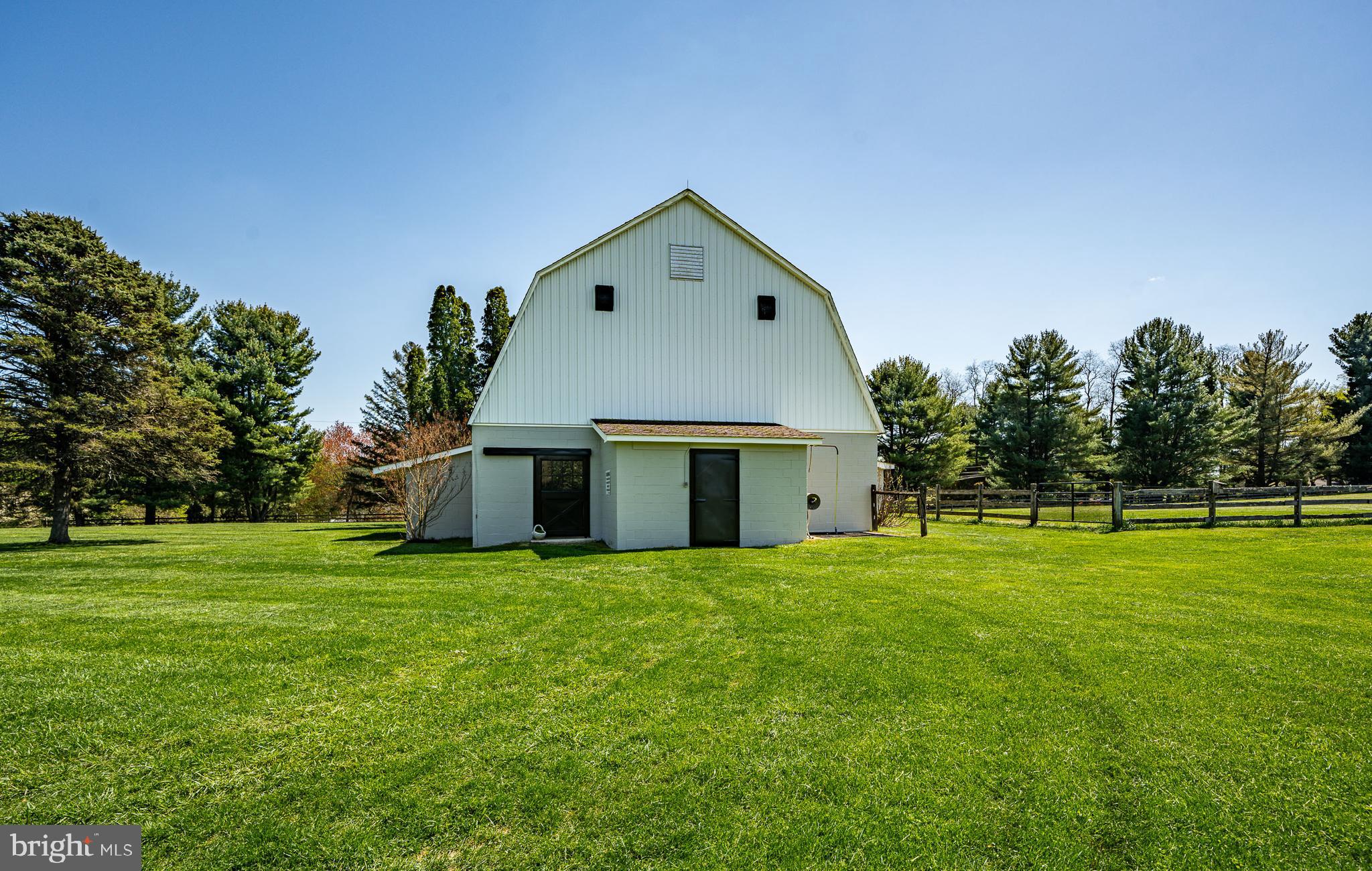HUNT COUNTRY - Residential