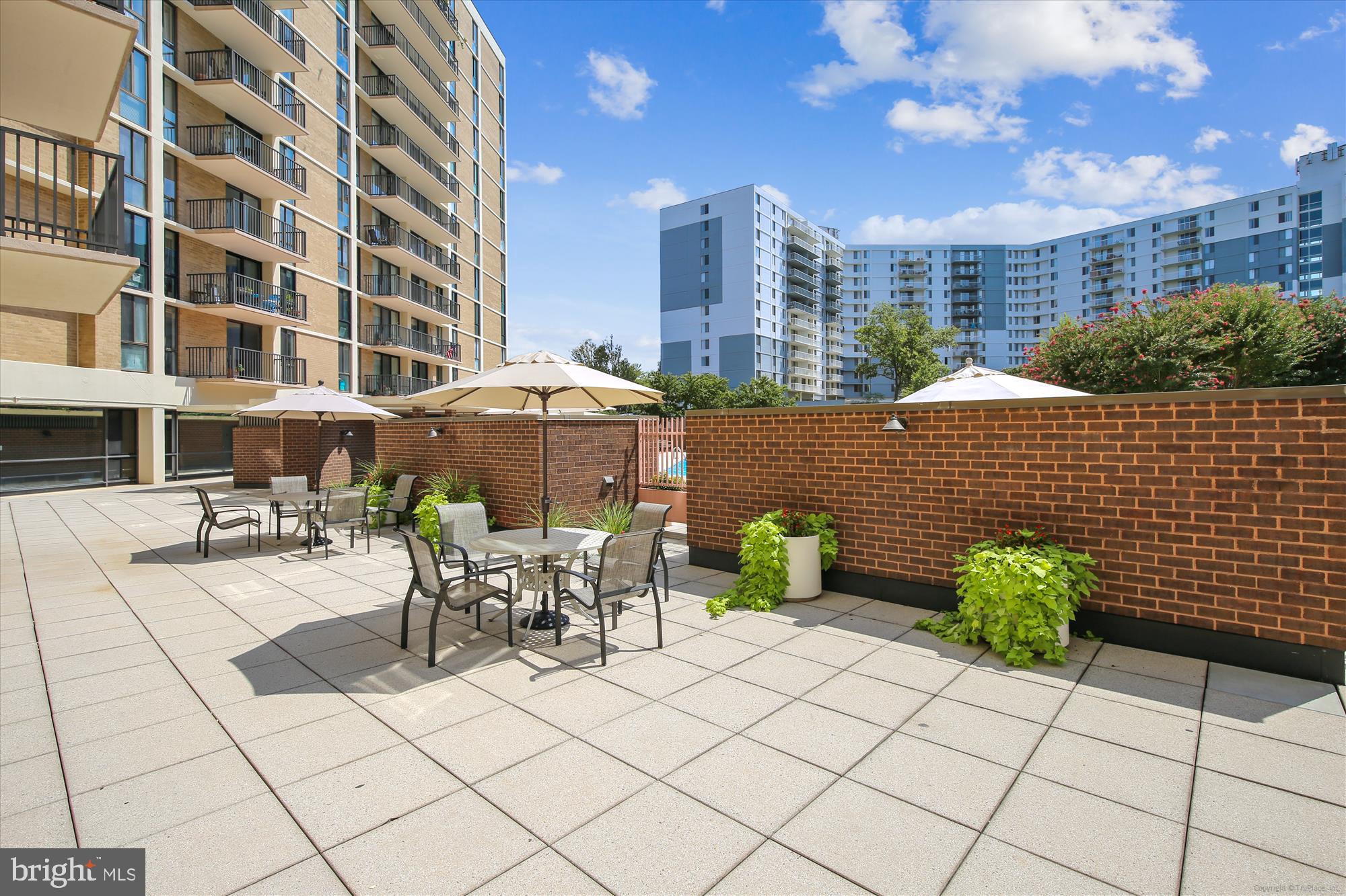 MCLEAN HOUSE - Residential