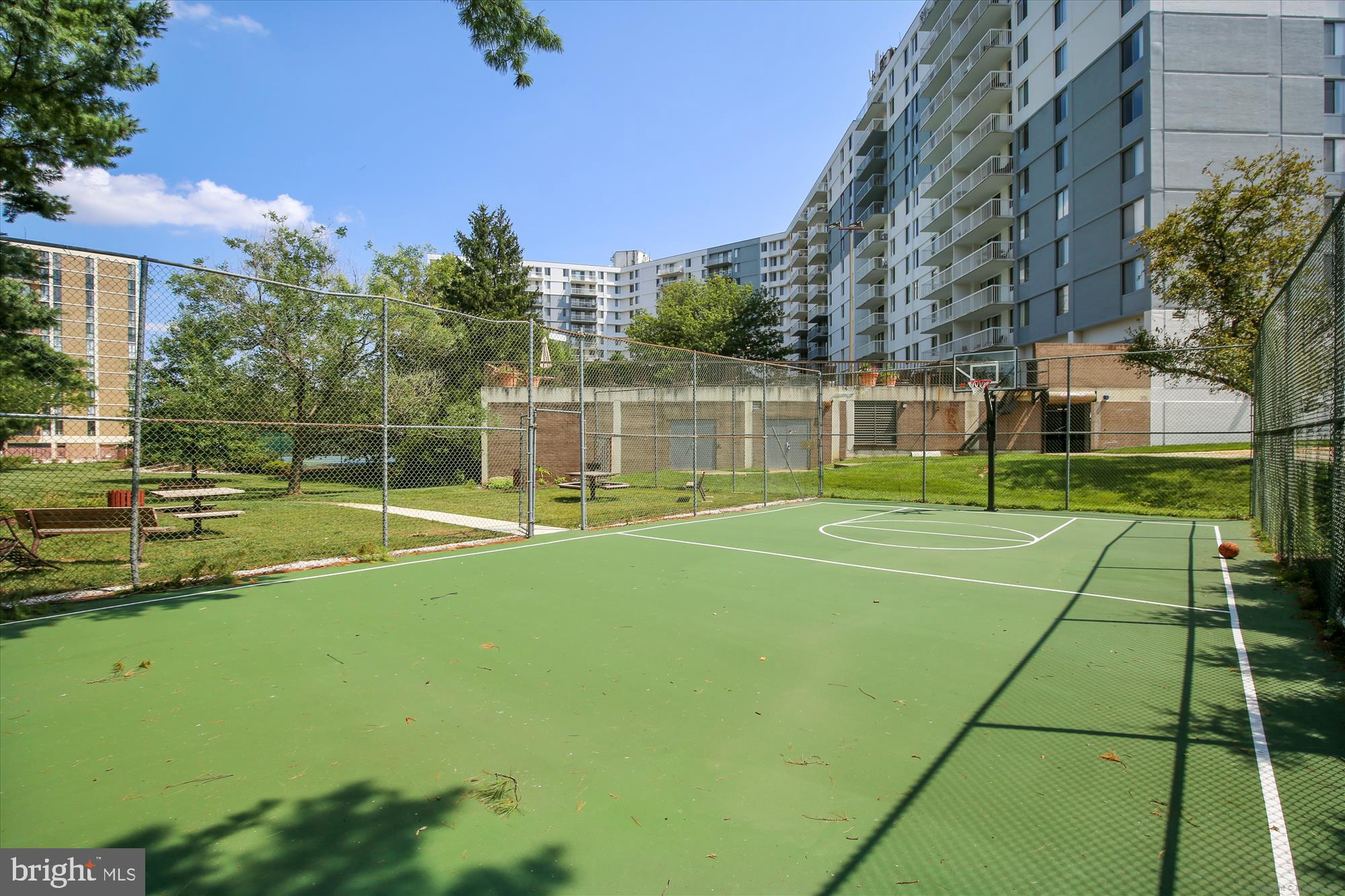 MCLEAN HOUSE - Residential