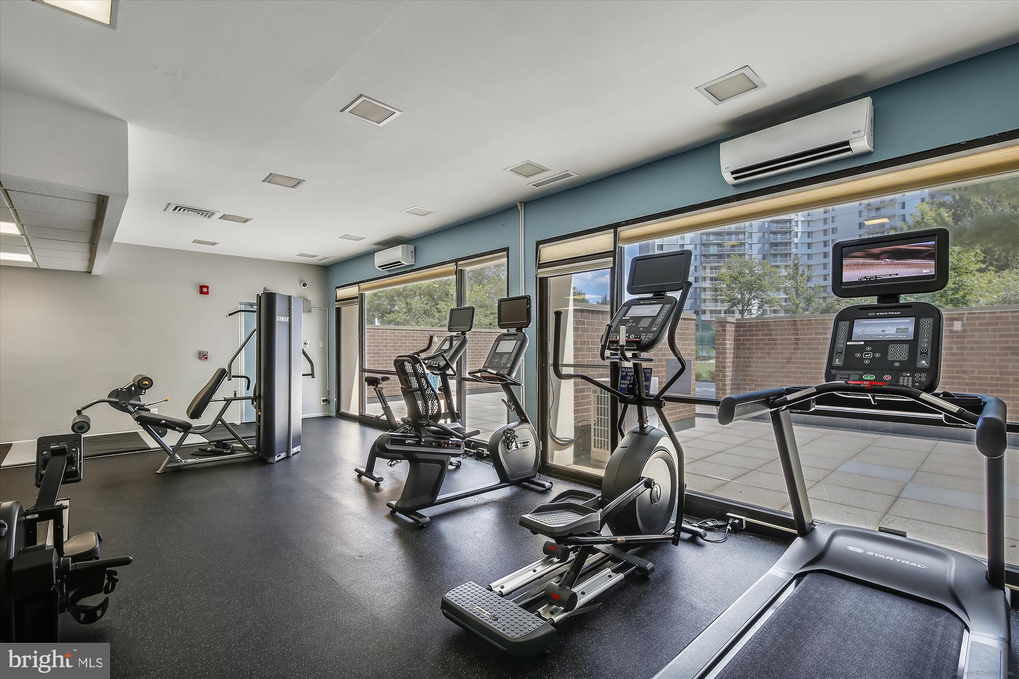 MCLEAN HOUSE - Residential