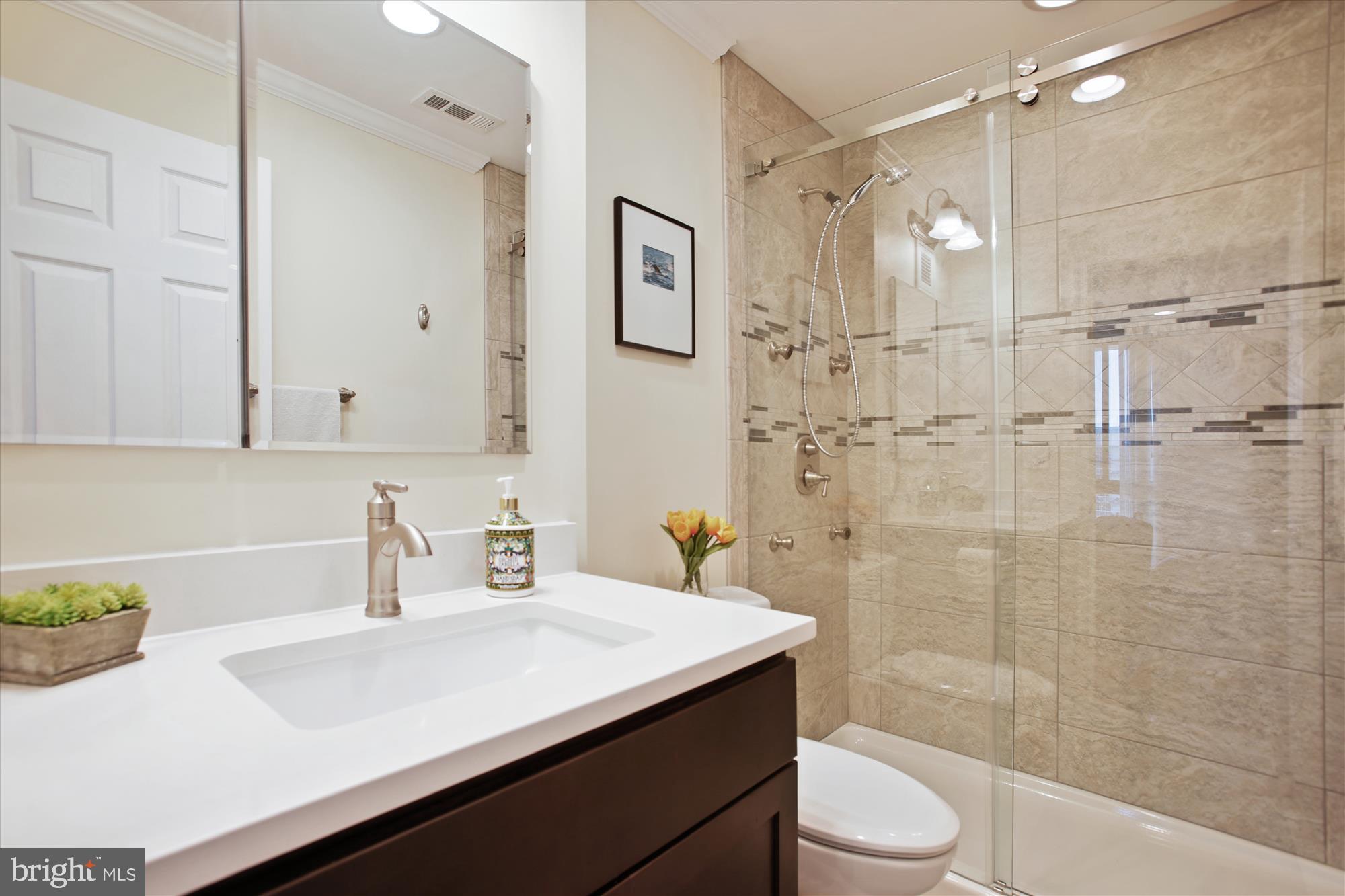 MCLEAN HOUSE - Residential