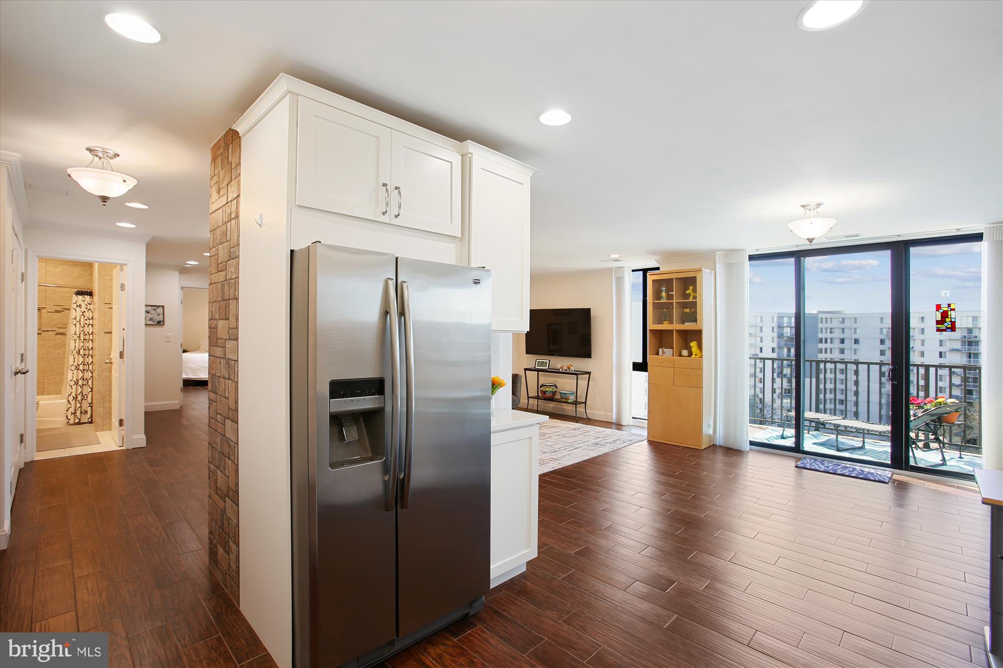 MCLEAN HOUSE - Residential