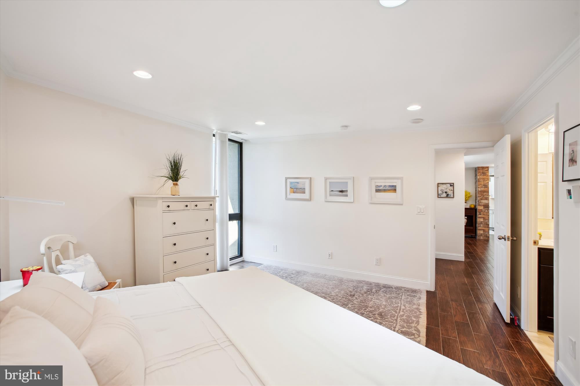 MCLEAN HOUSE - Residential