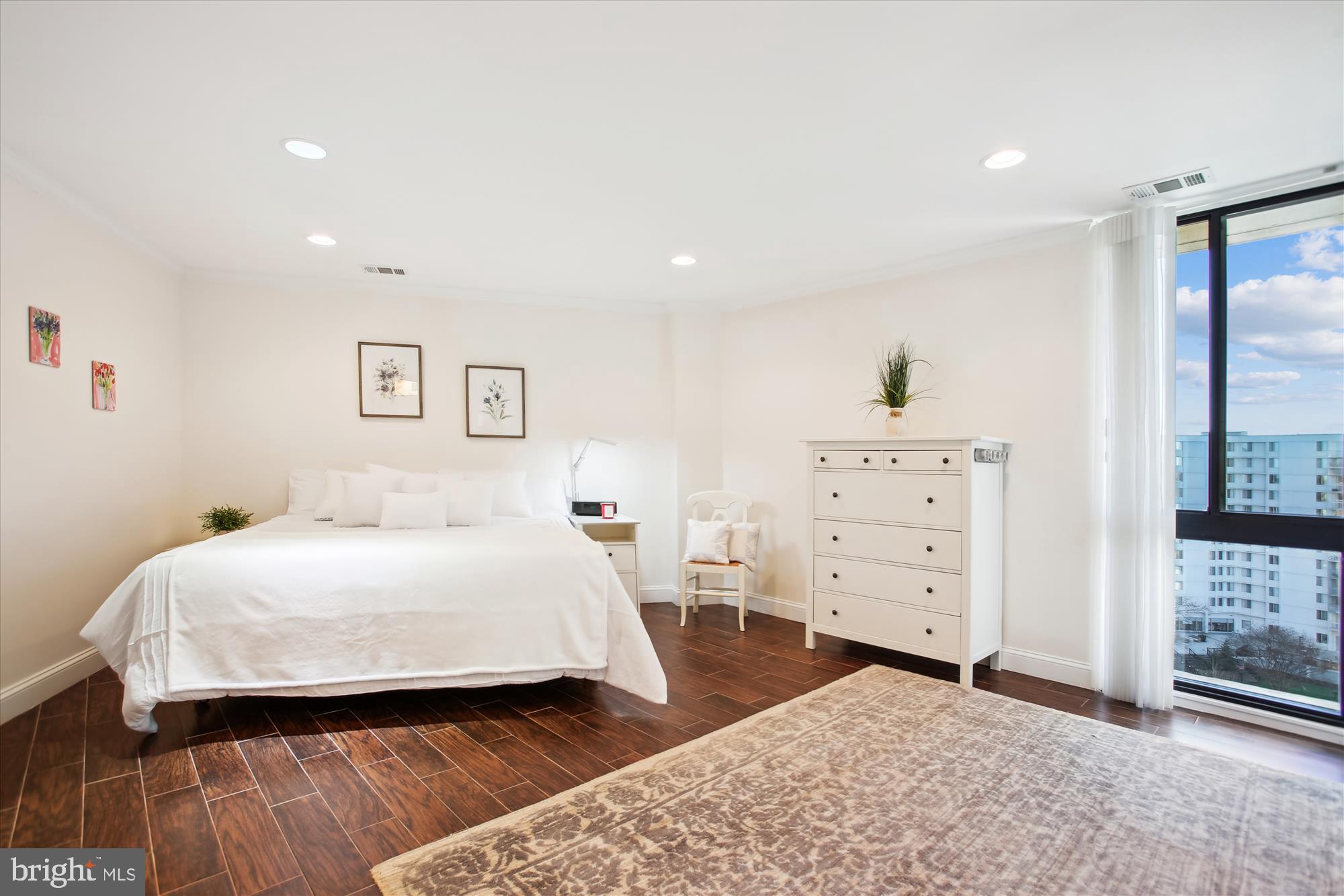 MCLEAN HOUSE - Residential