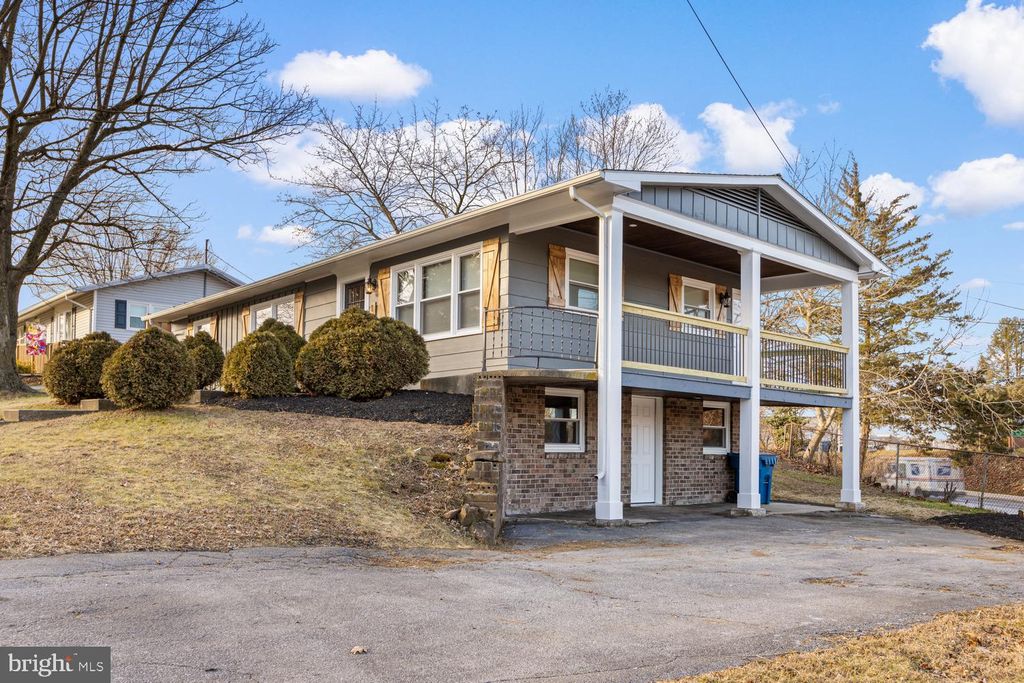 Photo of 15 Sycamore Road, EPHRATA, PA 17522 (MLS # PALA2062684)