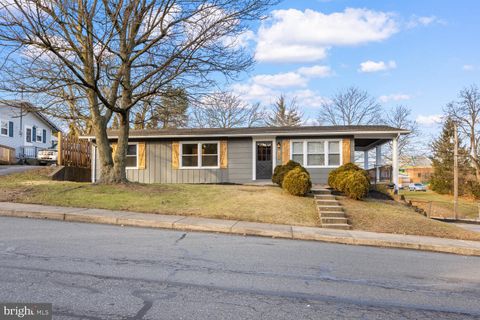 Photo of 15 Sycamore Road, EPHRATA, PA 17522 (MLS # PALA2062684)