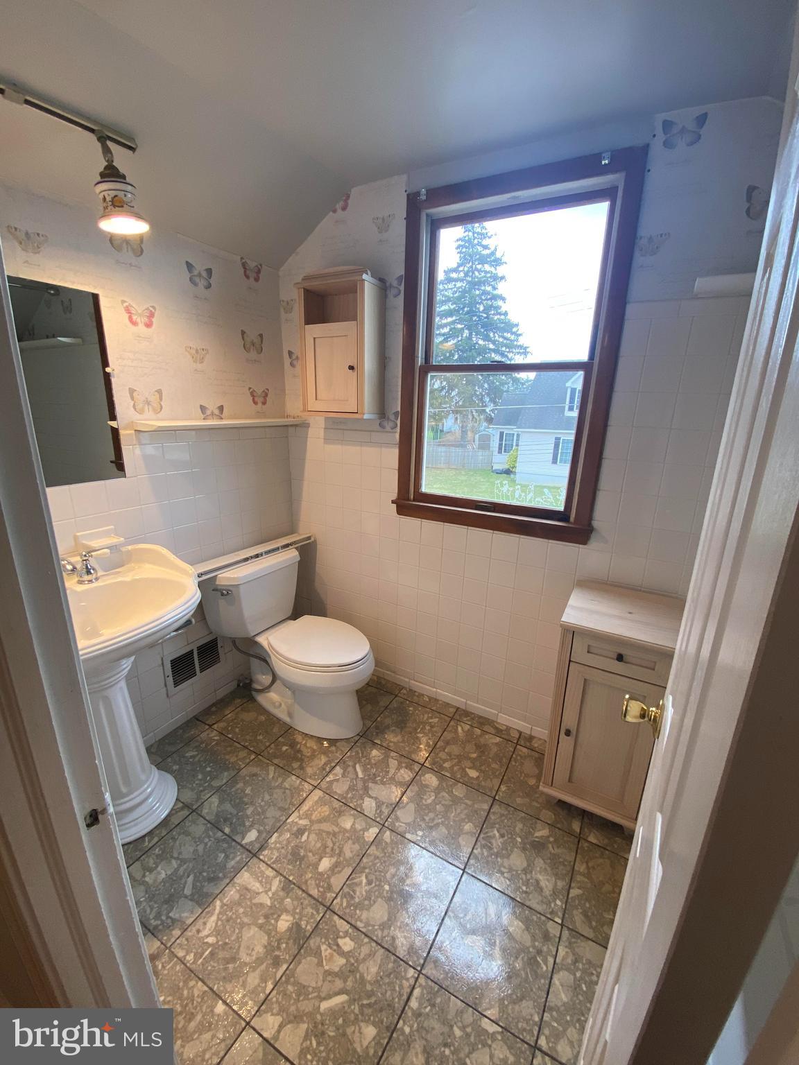 GLENSIDE - Residential Lease
