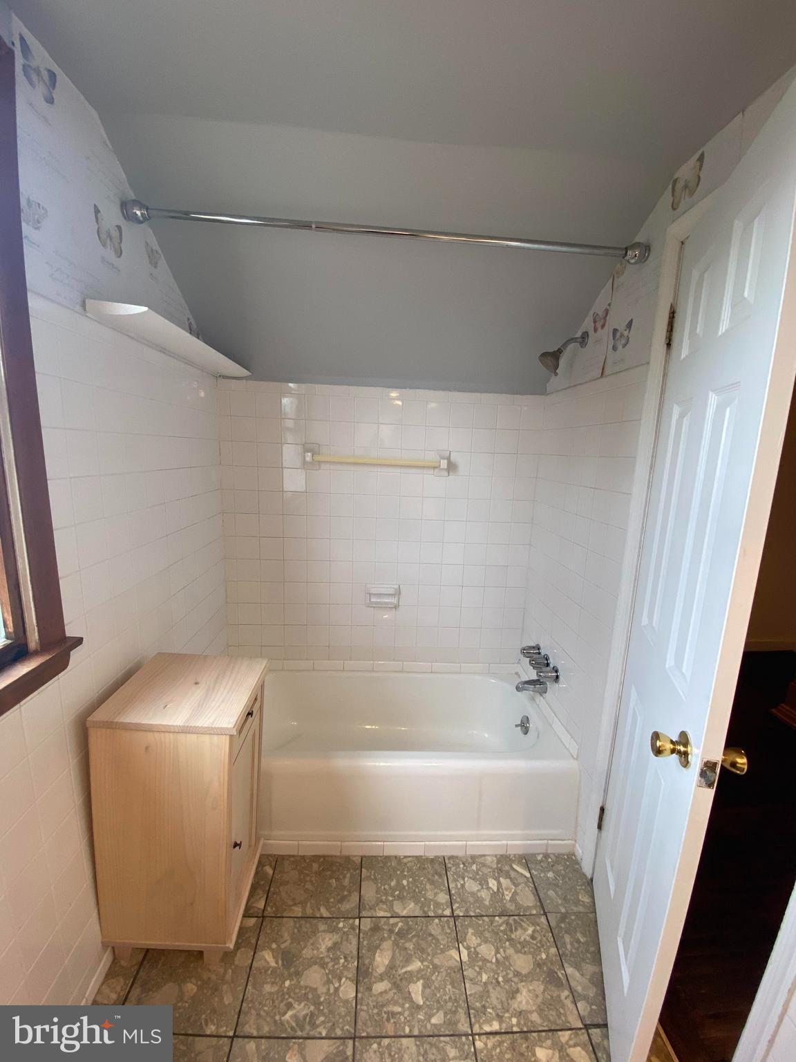 GLENSIDE - Residential Lease