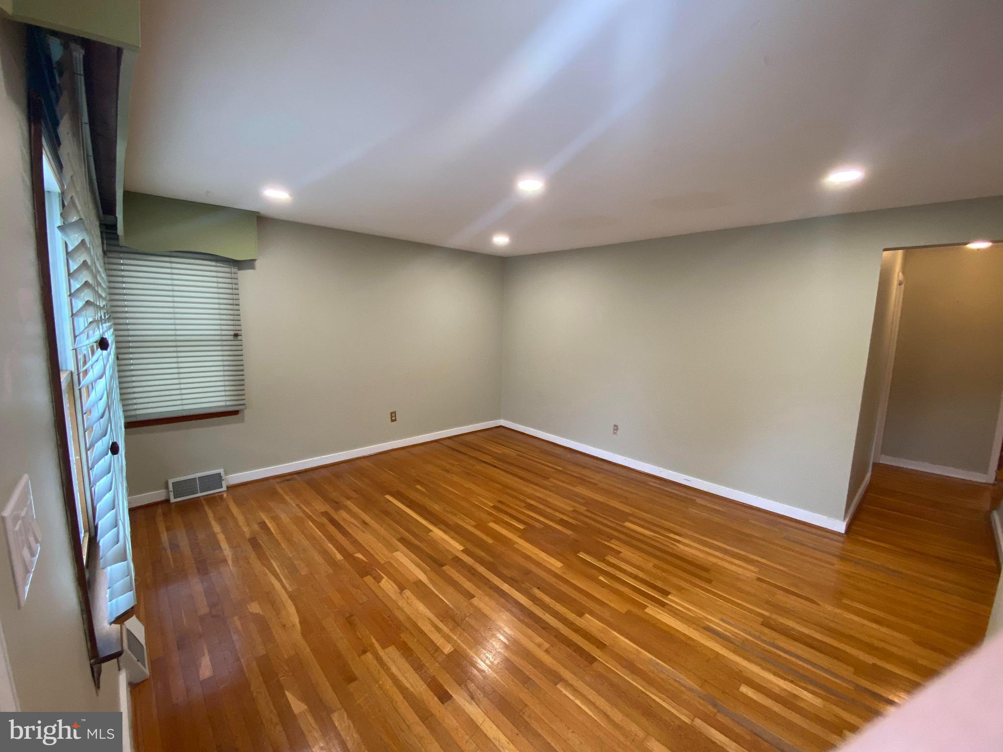 GLENSIDE - Residential Lease