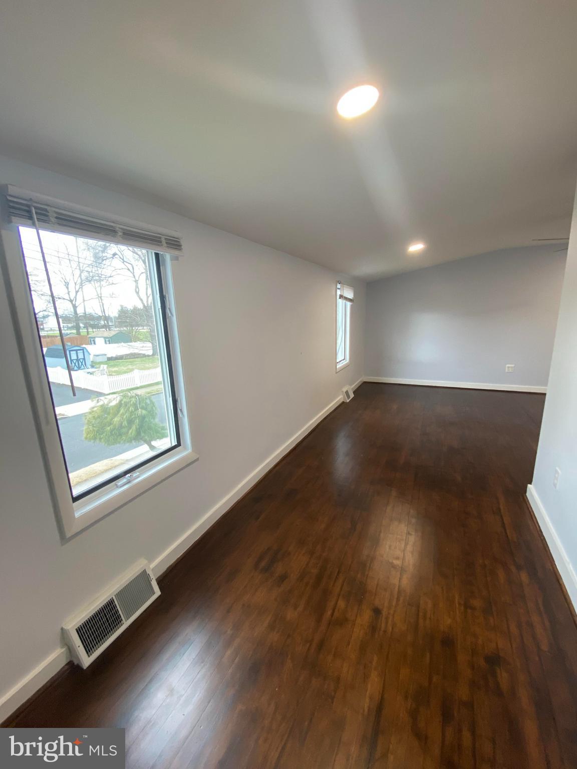 GLENSIDE - Residential Lease