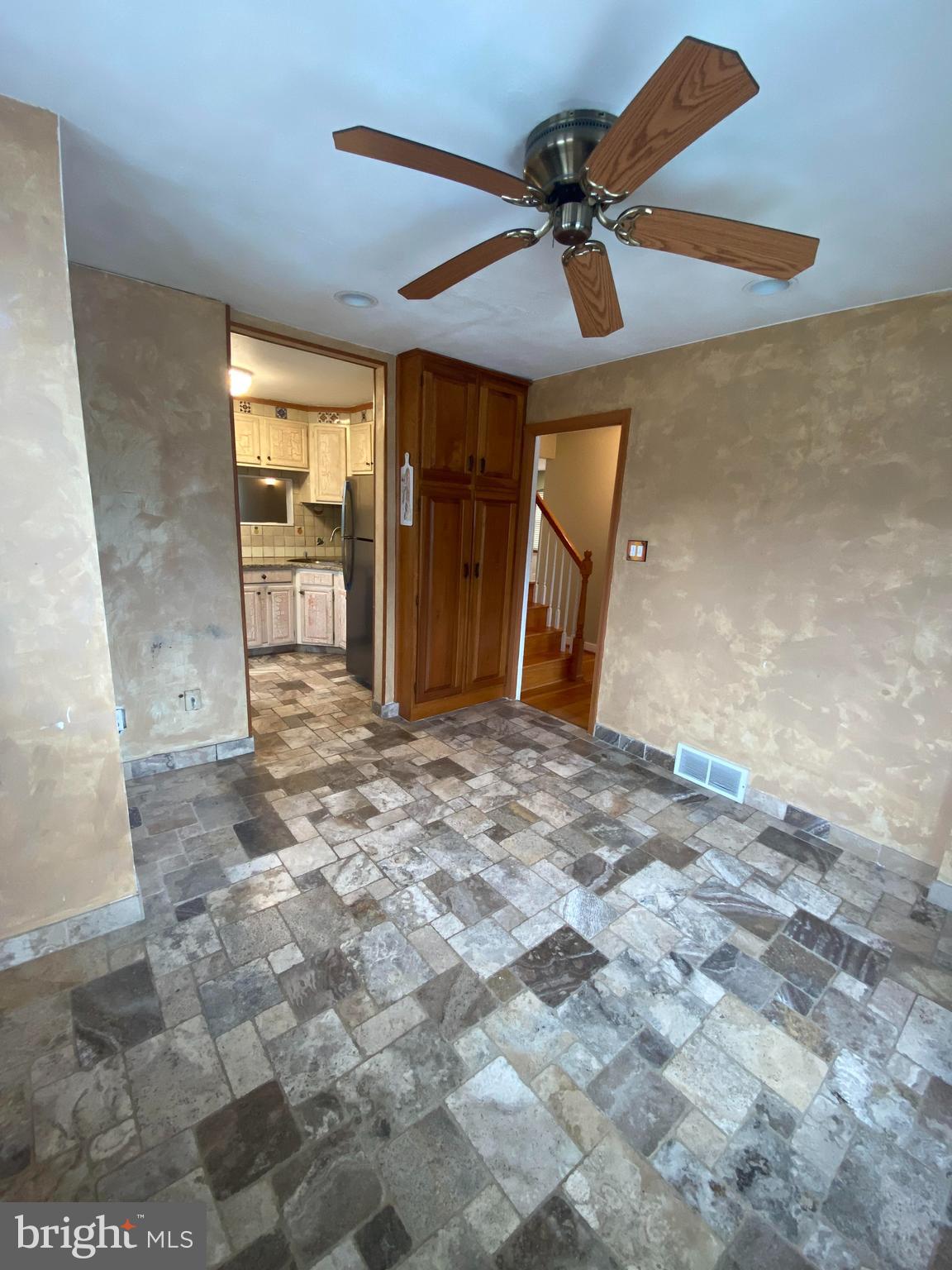 GLENSIDE - Residential Lease