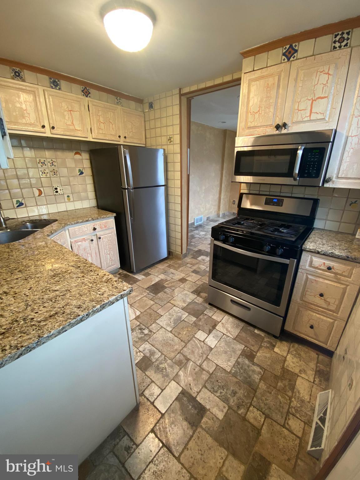 GLENSIDE - Residential Lease