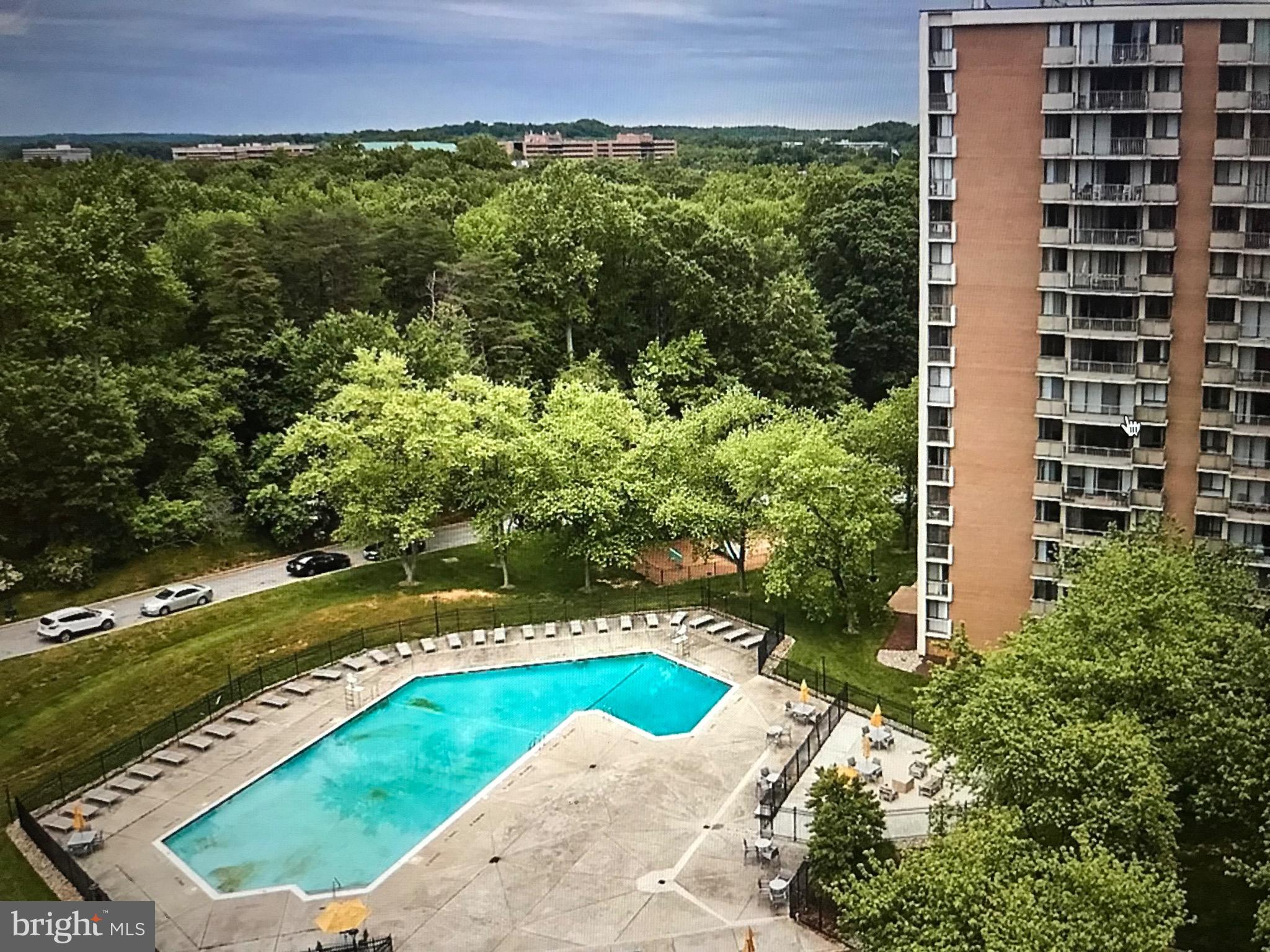 TOWERS IN WESTCHESTER PARK - Residential